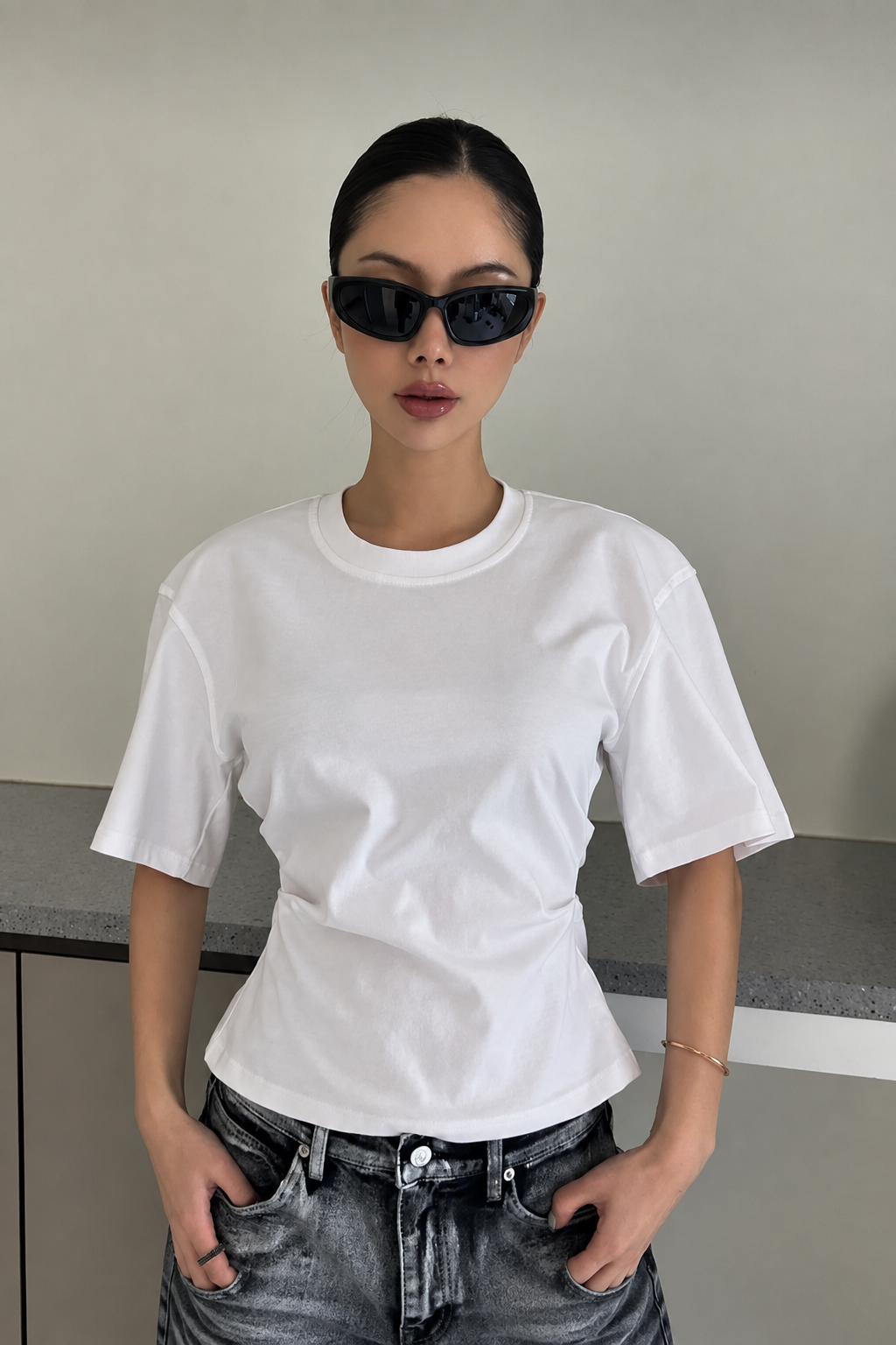 Beyaz Chic Yırtmaç Detaylı Bluz