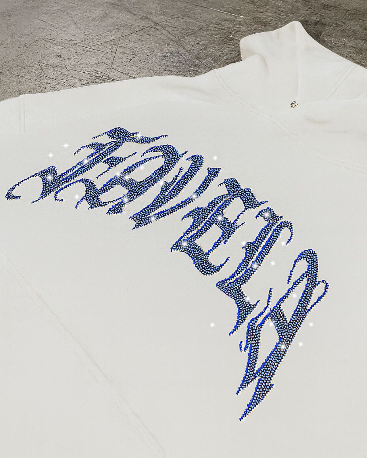 Beyaz Unisex Oversize Mavi Favela Parıltılı Taş Baskılı Sweatshirt