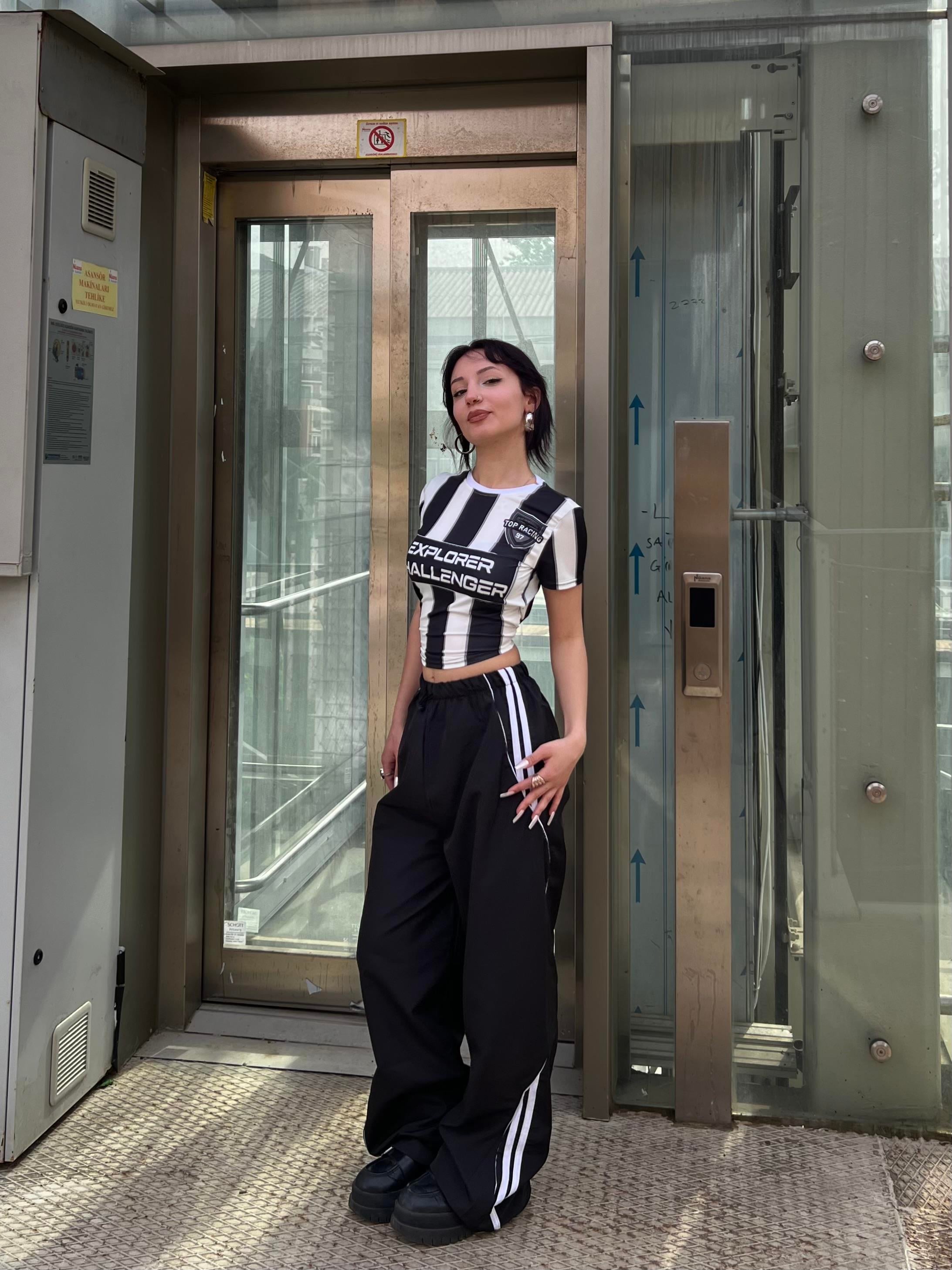 Explorer Detail Tech Crop Top