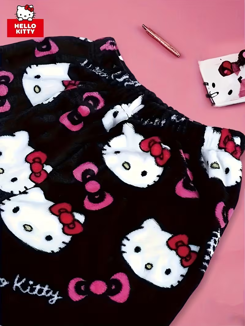Hello Kitty Siyah Peluş Pijama