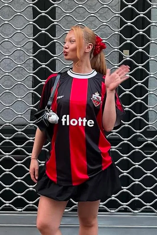 Kırmızı Siyah Çubuklu Jersey Hello Kitty&Flotte T-Shirt