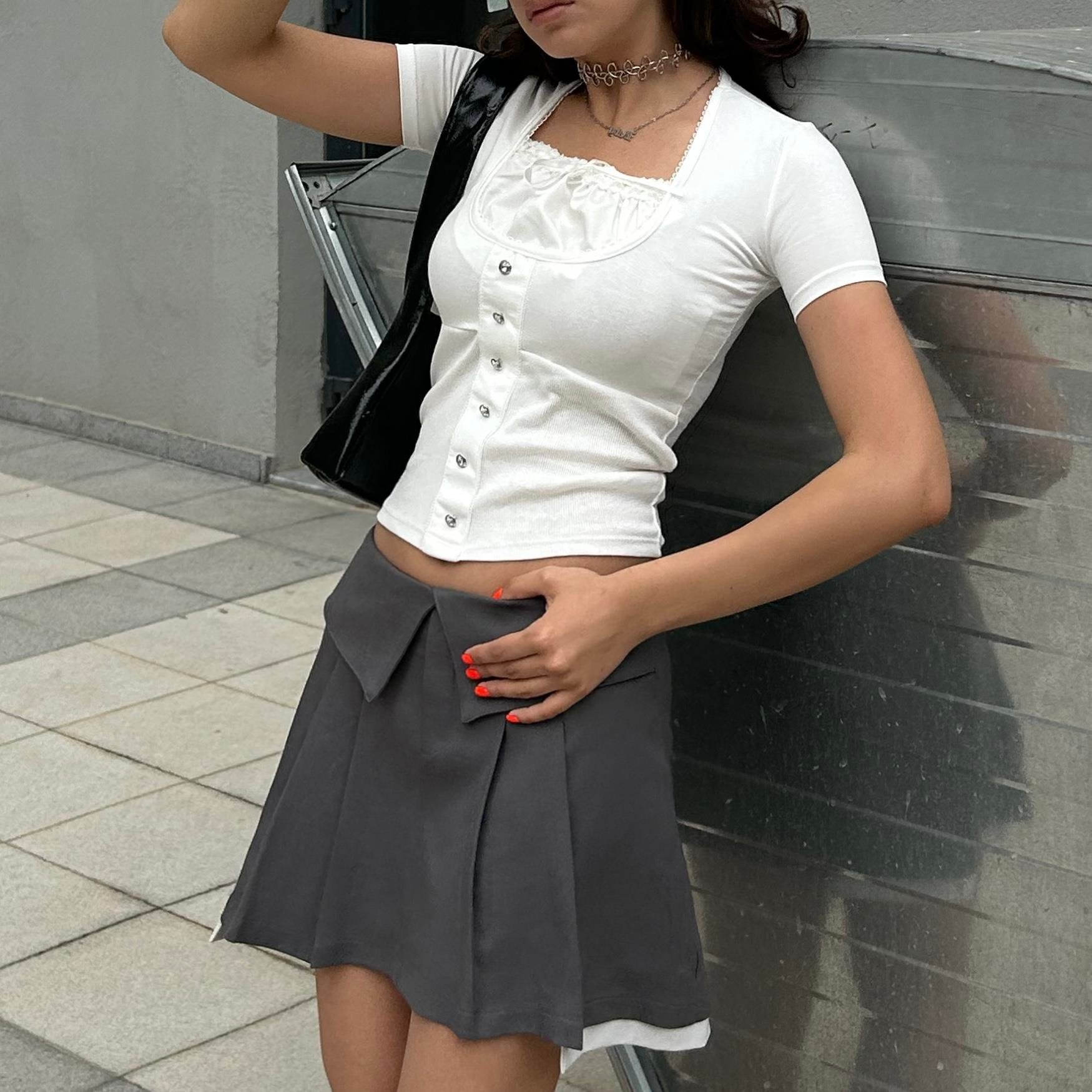 Krem Düğme Ve Kurdele Detaylı Dantel Yaka Yarım T-Shirt