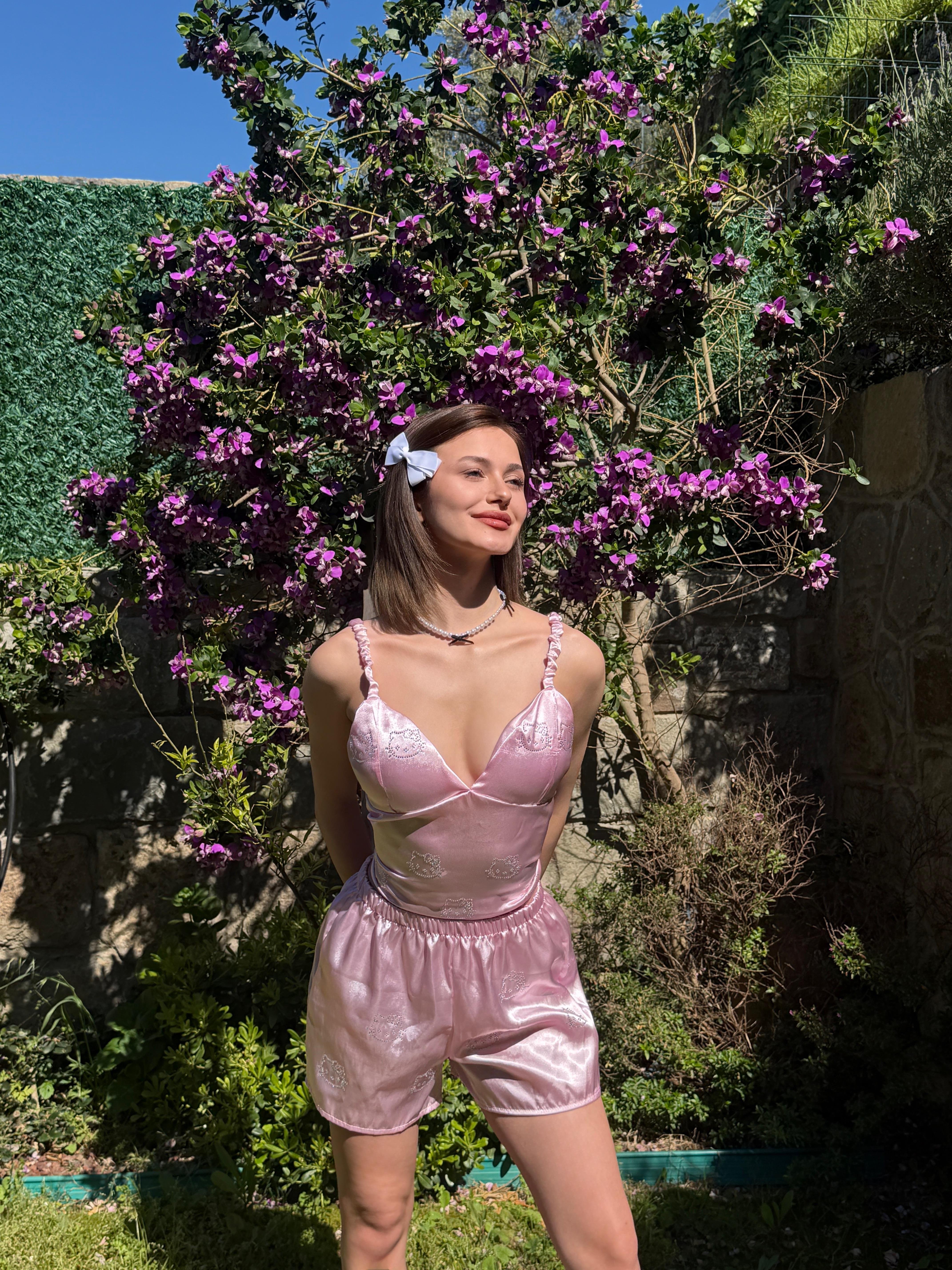 Pembe Hello Kitty Askılı Bluz Şort Alt Üst Takım