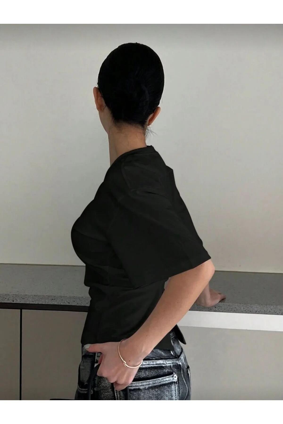 Siyah Chic Yırtmaç Detaylı Bluz