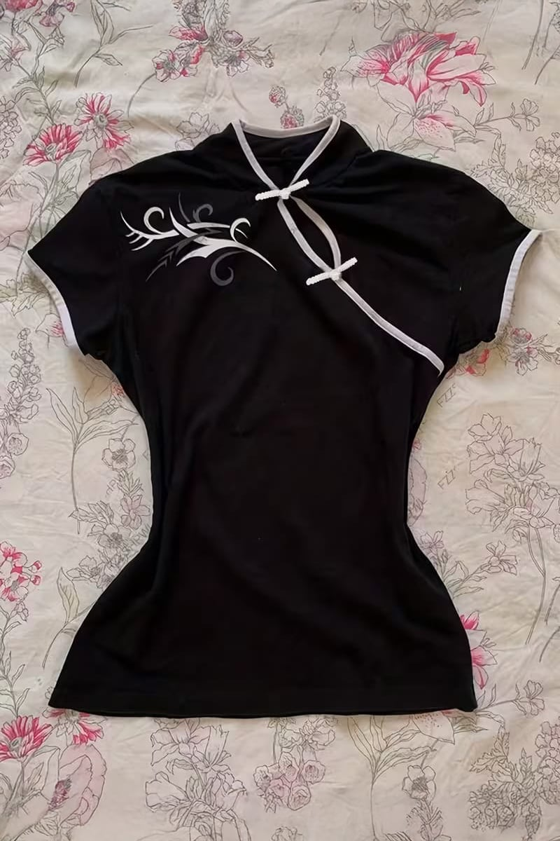 Siyah Çin Yakalı Floral Motifli Beyaz Şeritli Vintage Y2K Kısa Kollu Crop