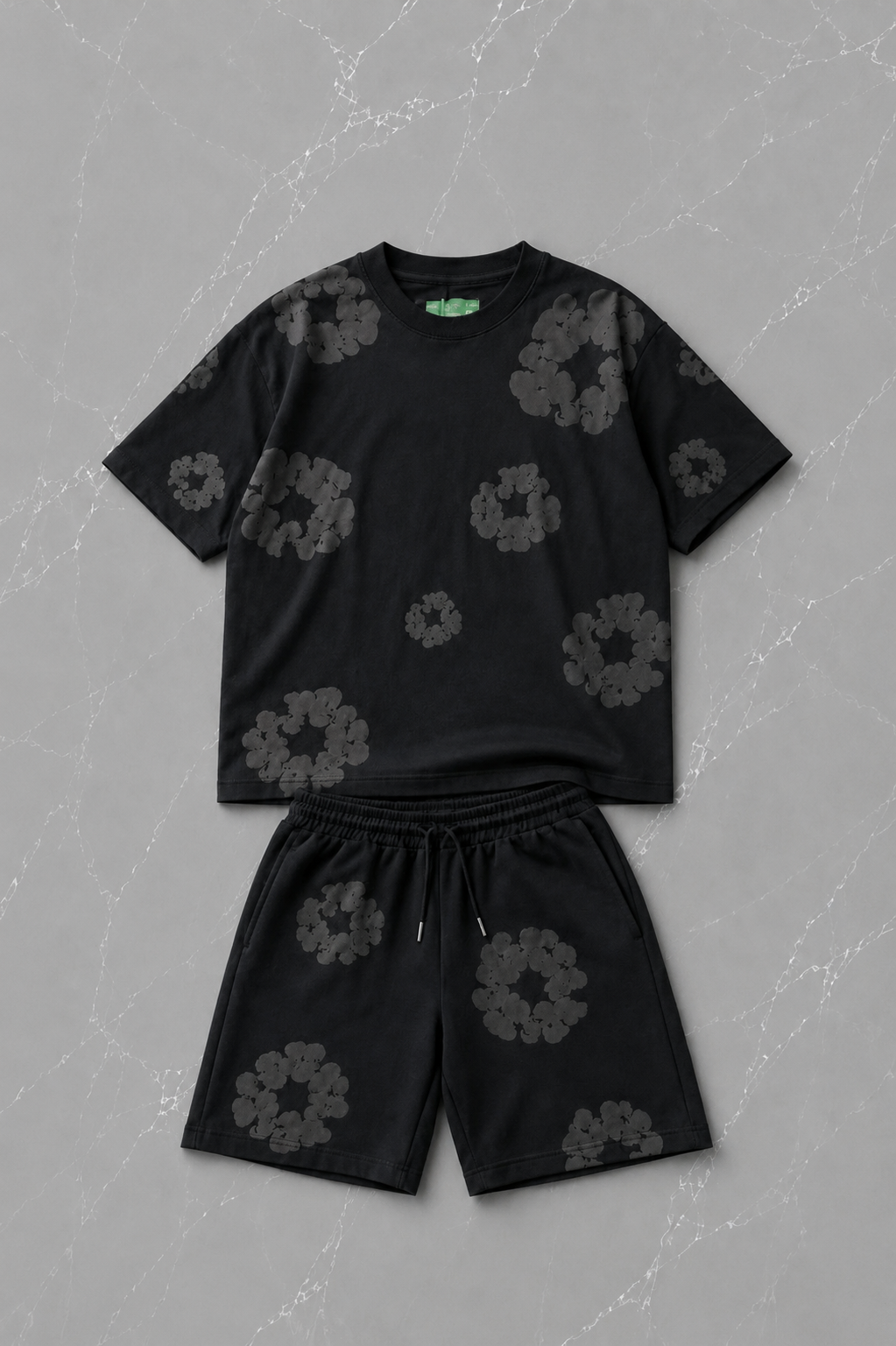 Siyah Gri Çiçek Detaylı Oversize T-shirt & Şort Takım