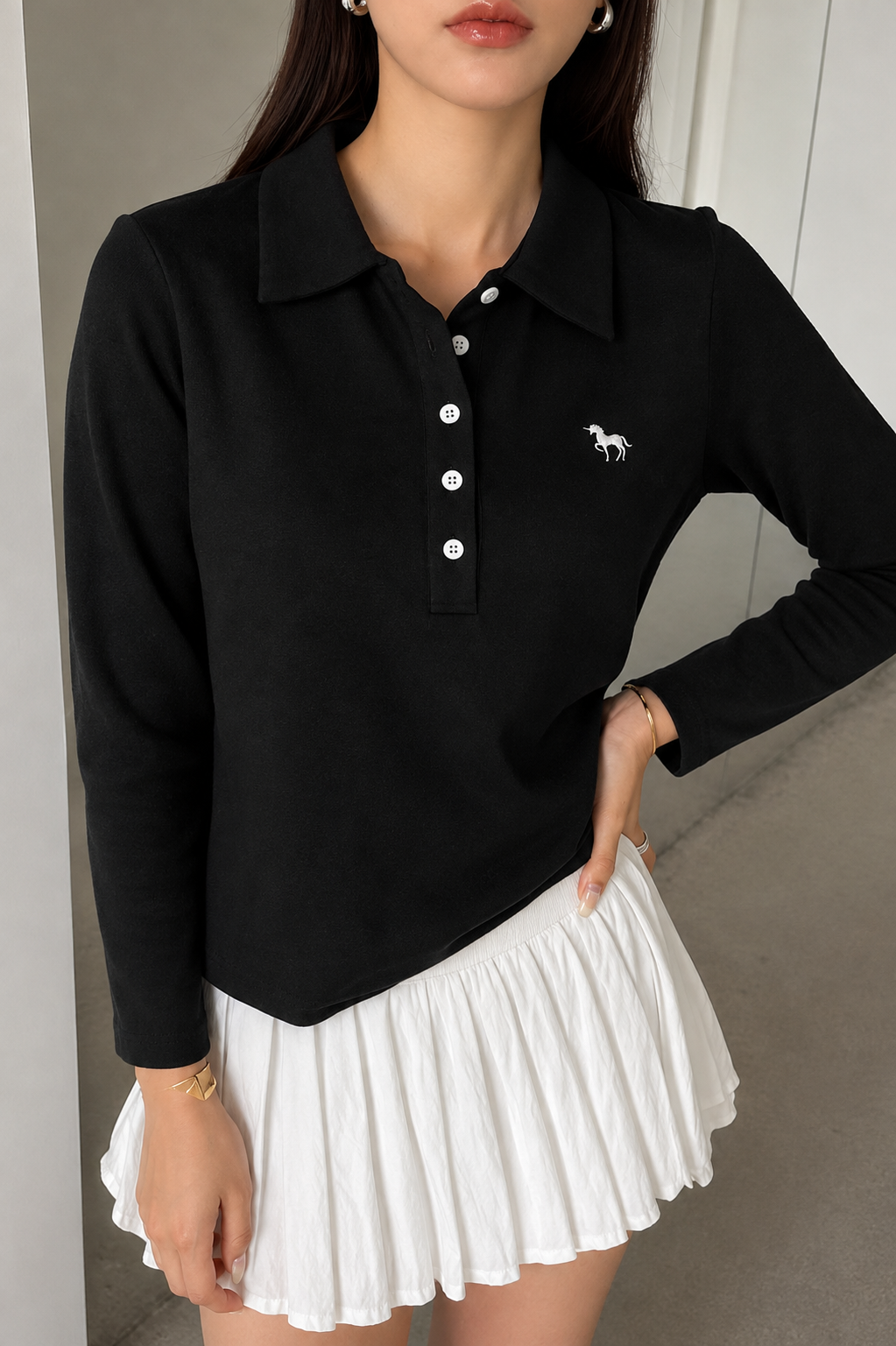 Siyah Tek Boynuzlu At Baskılı Polo Yaka Düğmeli Uzun Kol Tshirt