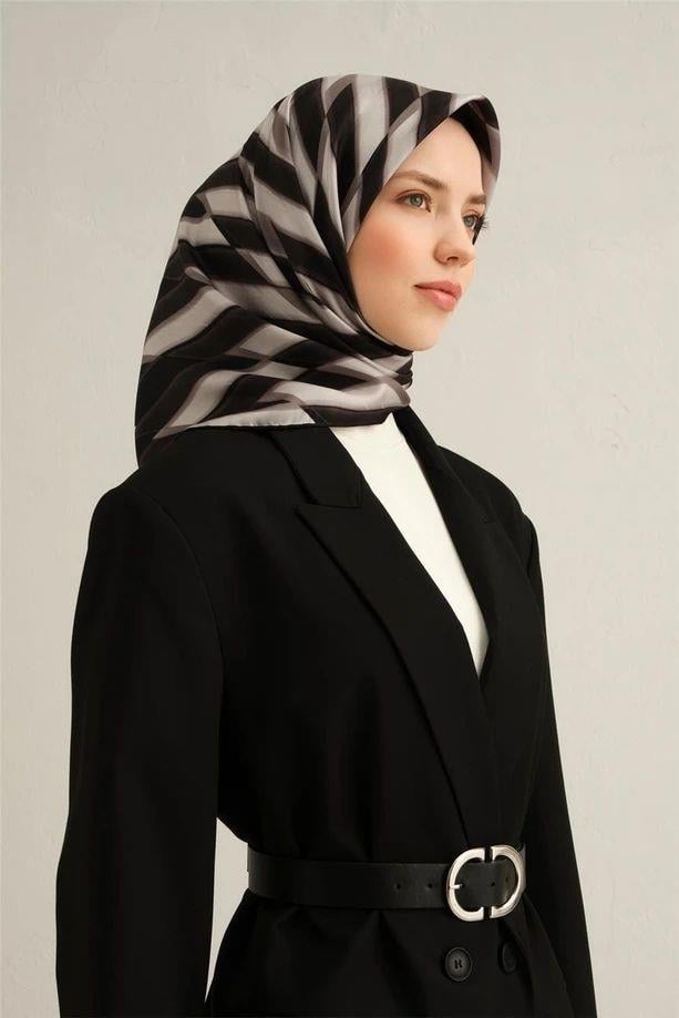 Armine Desenli Saf İpek Twill Eşarp 9325--80