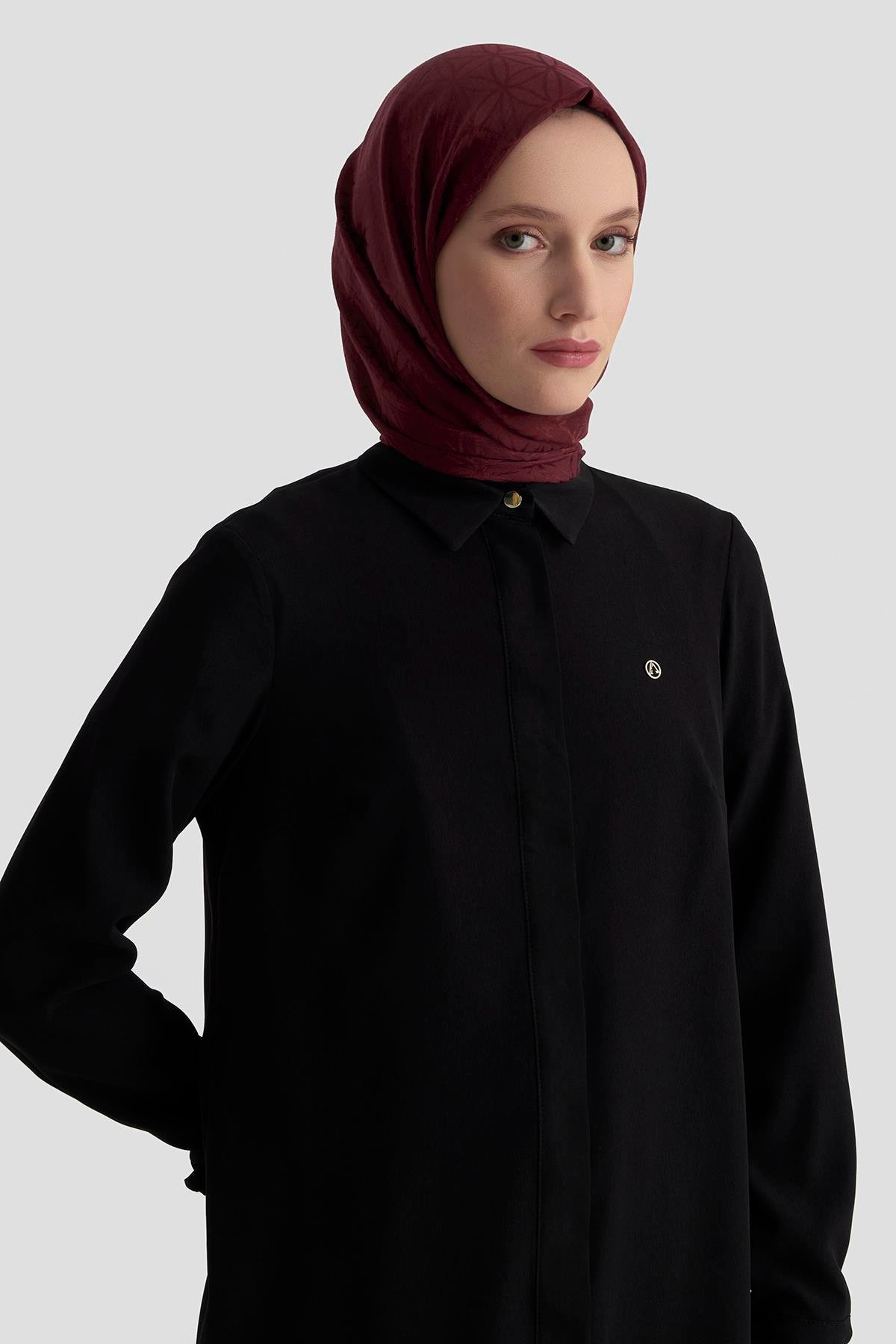 ARMİNE TREND Gizli Düğmeli Kol Detaylı Gömlek Yakalı Tunik Siyah 25YT4158