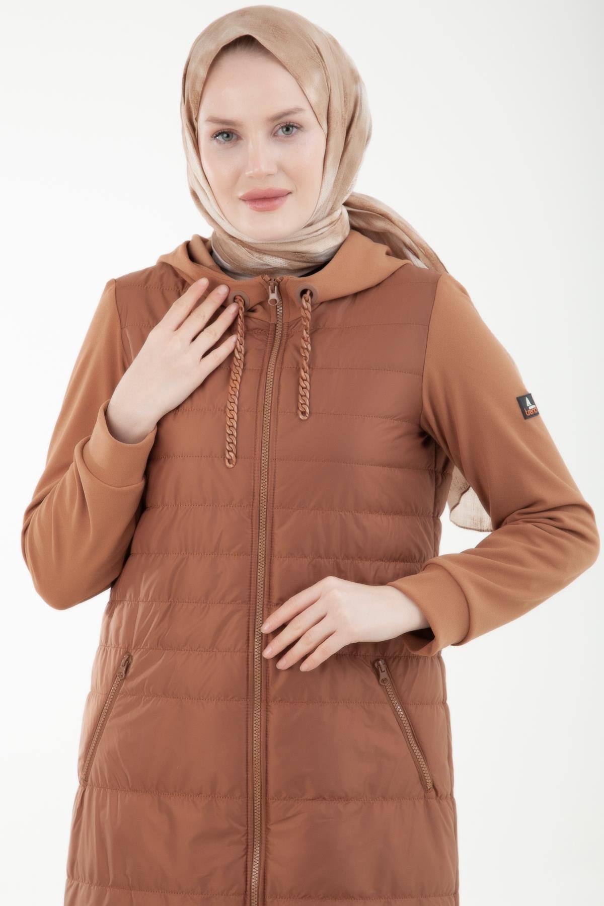ARMİNE TREND Kapüşonlu Önden Fermuarlı Kapitone Kap Camel 23KT512