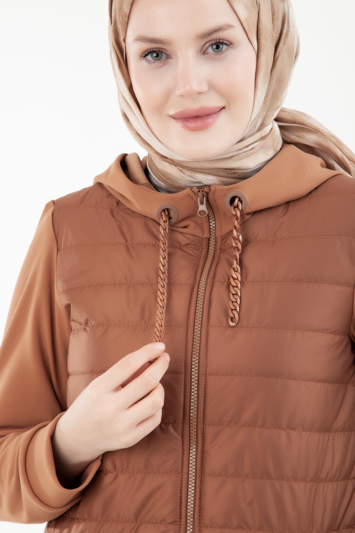 ARMİNE TREND Kapüşonlu Önden Fermuarlı Kapitone Kap Camel 23KT512