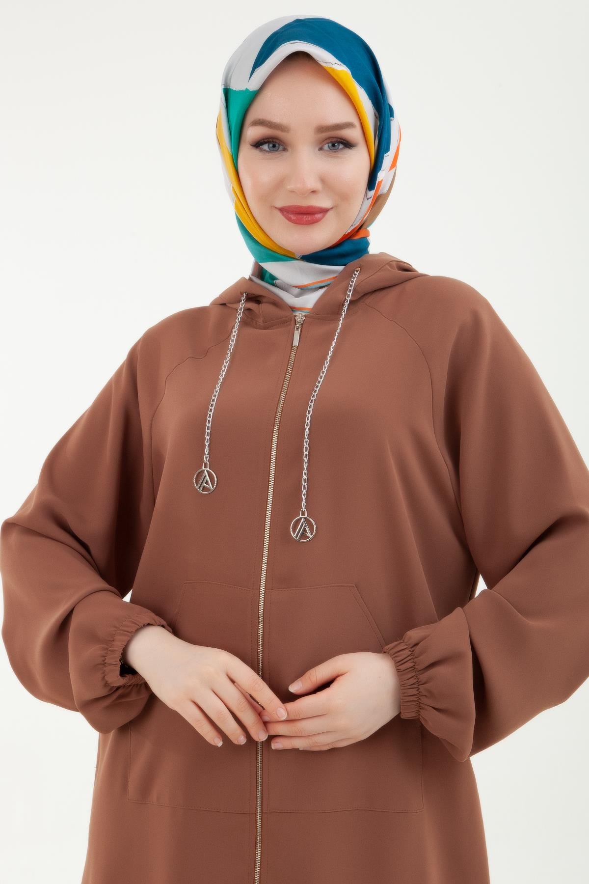 ARMİNE TREND Kapüşonlu Zincir Detaylı Fermuarlı Giy Çık Taba 24YT762