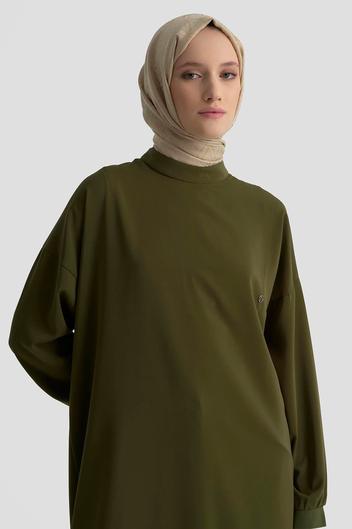 ARMİNE TREND Kolları Ribanalı Arkadan Uzatmalı Basic Tunik-Haki 25YT449