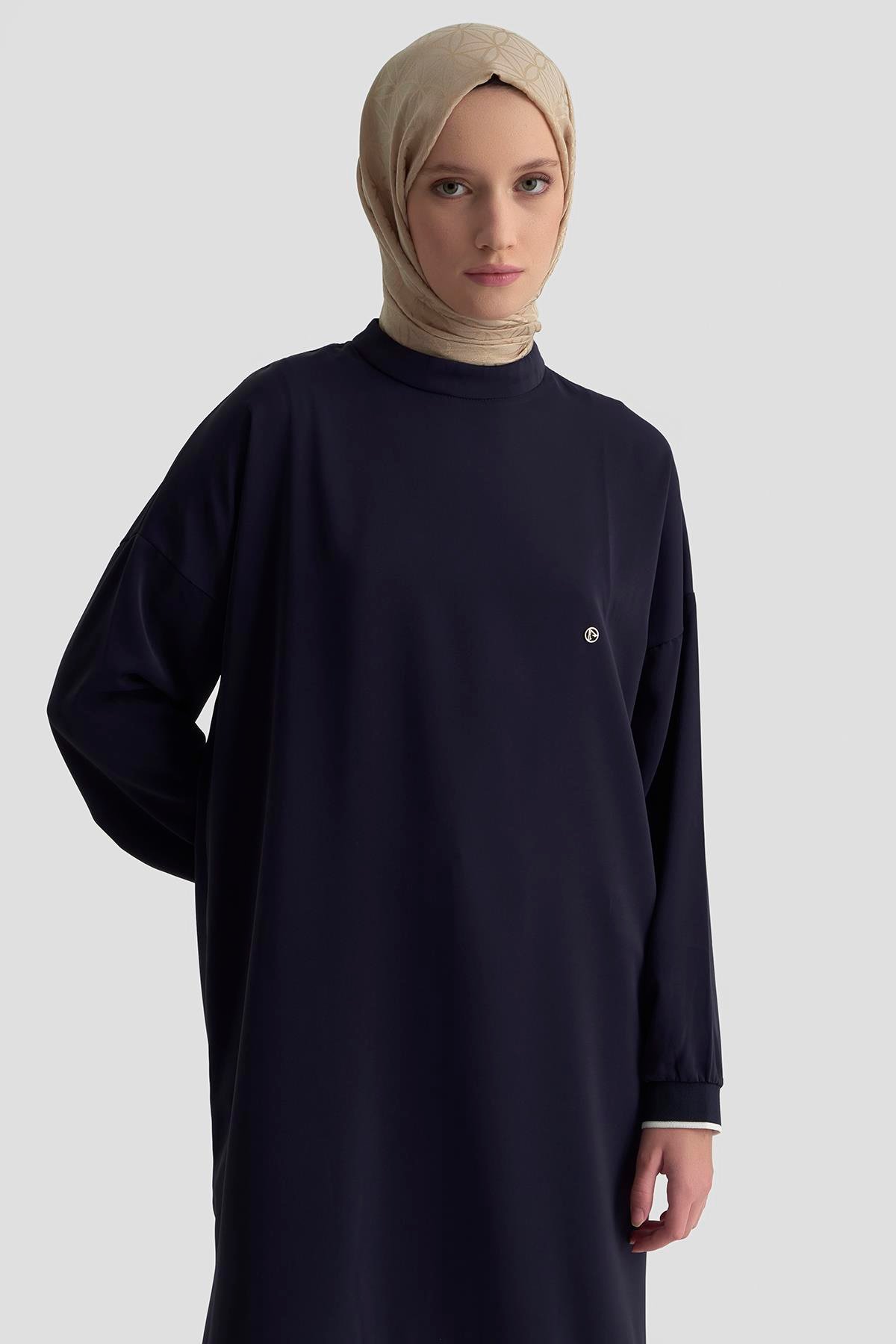 ARMİNE TREND Kolları Ribanalı Arkadan Uzatmalı Basic Tunik-Lacivert 25YT449