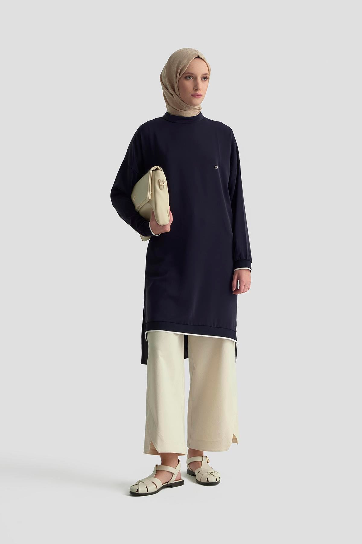 ARMİNE TREND Kolları Ribanalı Arkadan Uzatmalı Basic Tunik-Lacivert 25YT449