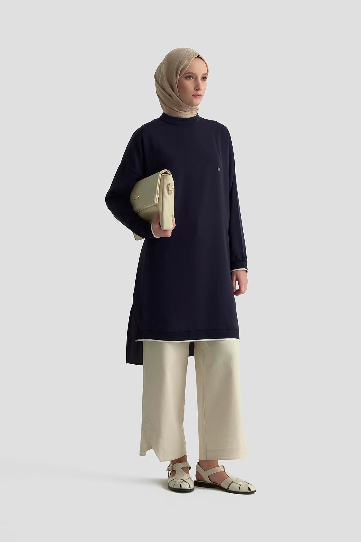 ARMİNE TREND Kolları Ribanalı Arkadan Uzatmalı Basic Tunik-Lacivert 25YT449
