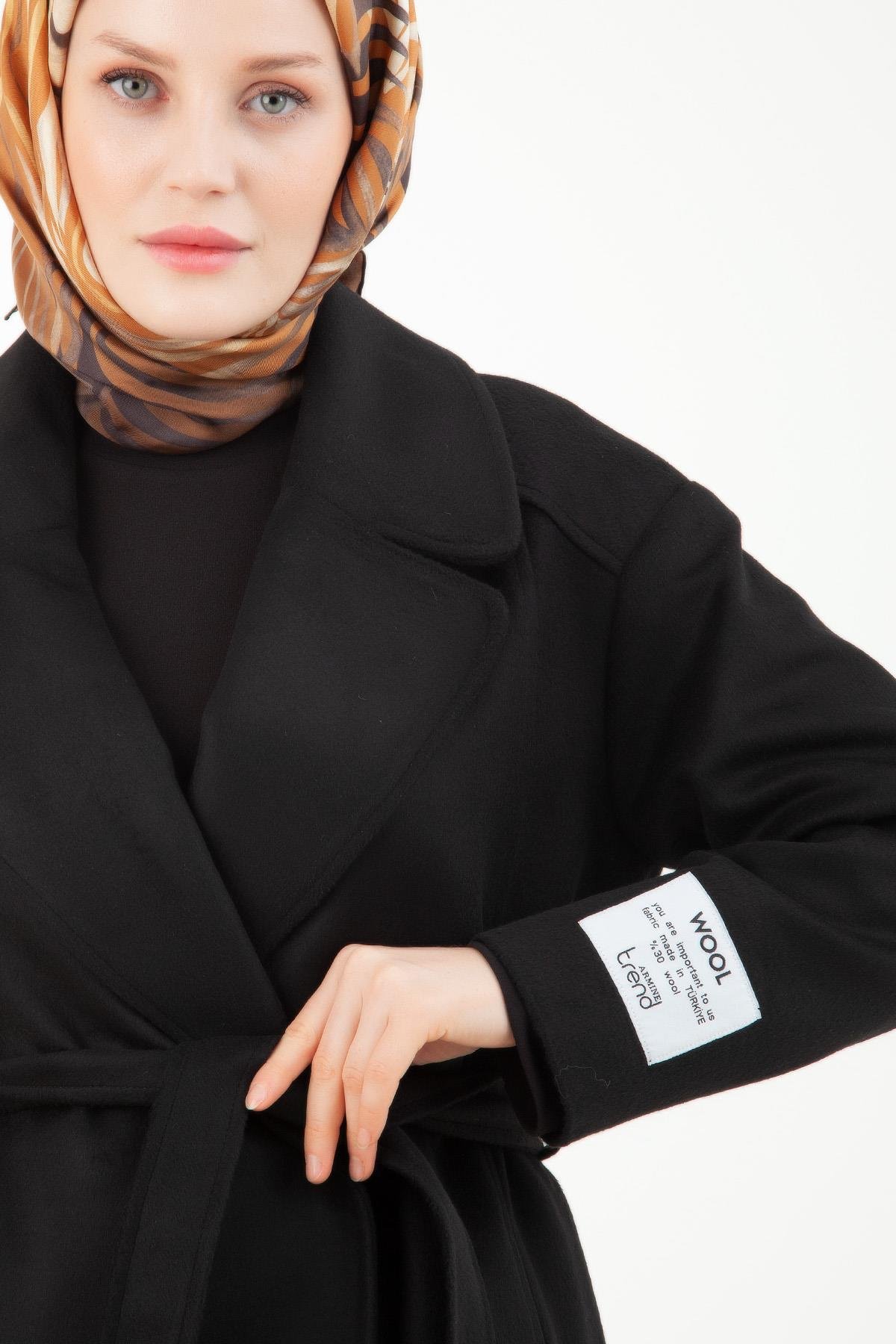 ARMİNE TREND Kruvaze Çıtçıtlı Kapama Yandan Cepli Kaşe Kaban-Siyah 23KT728
