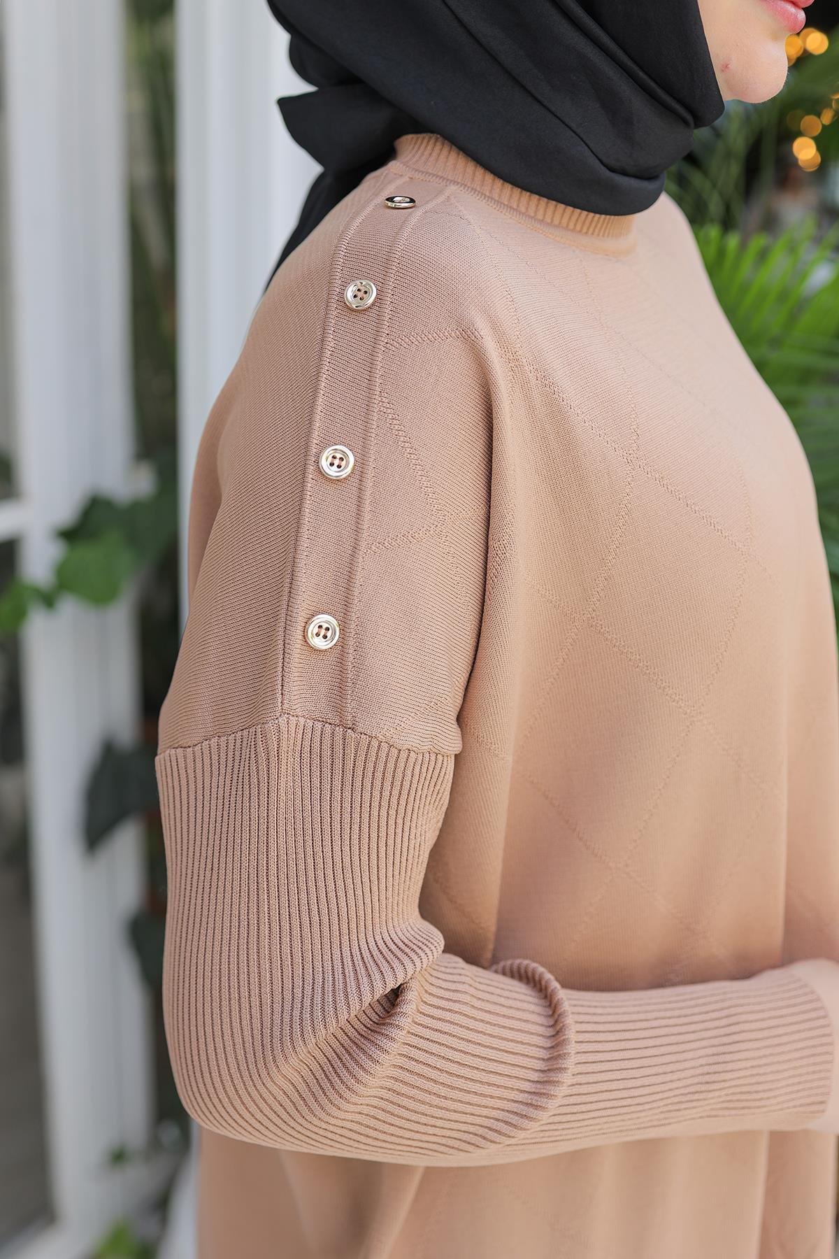 ARMİNE TREND Omuzları Düğme Detaylı Triko Tunik-Latte 24KTD407