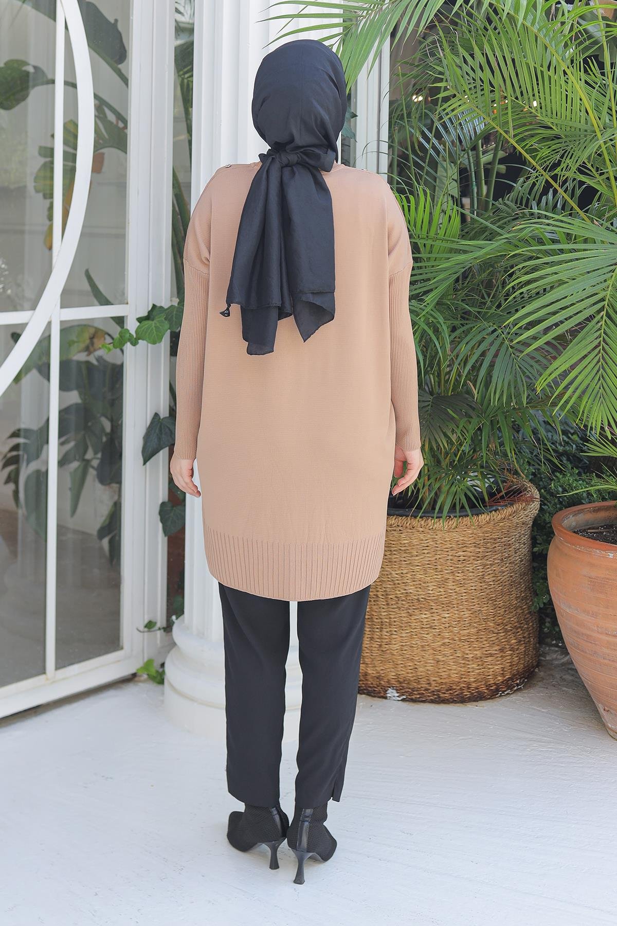 ARMİNE TREND Omuzları Düğme Detaylı Triko Tunik-Latte 24KTD407