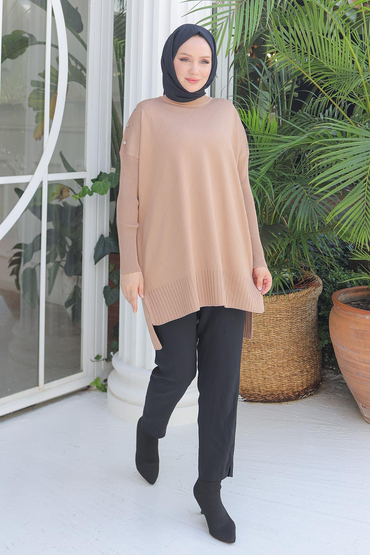 ARMİNE TREND Omuzları Düğme Detaylı Triko Tunik-Latte 24KTD407