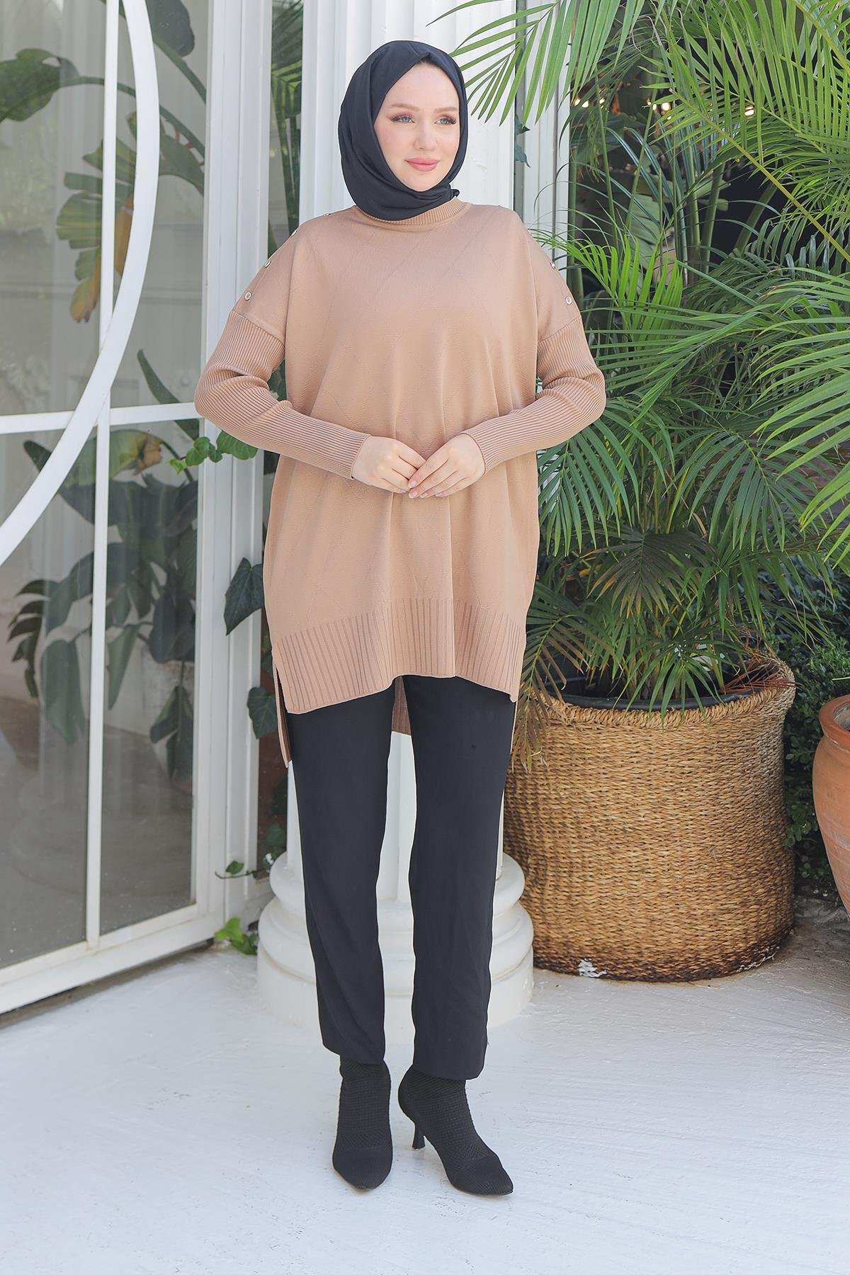 ARMİNE TREND Omuzları Düğme Detaylı Triko Tunik-Latte 24KTD407