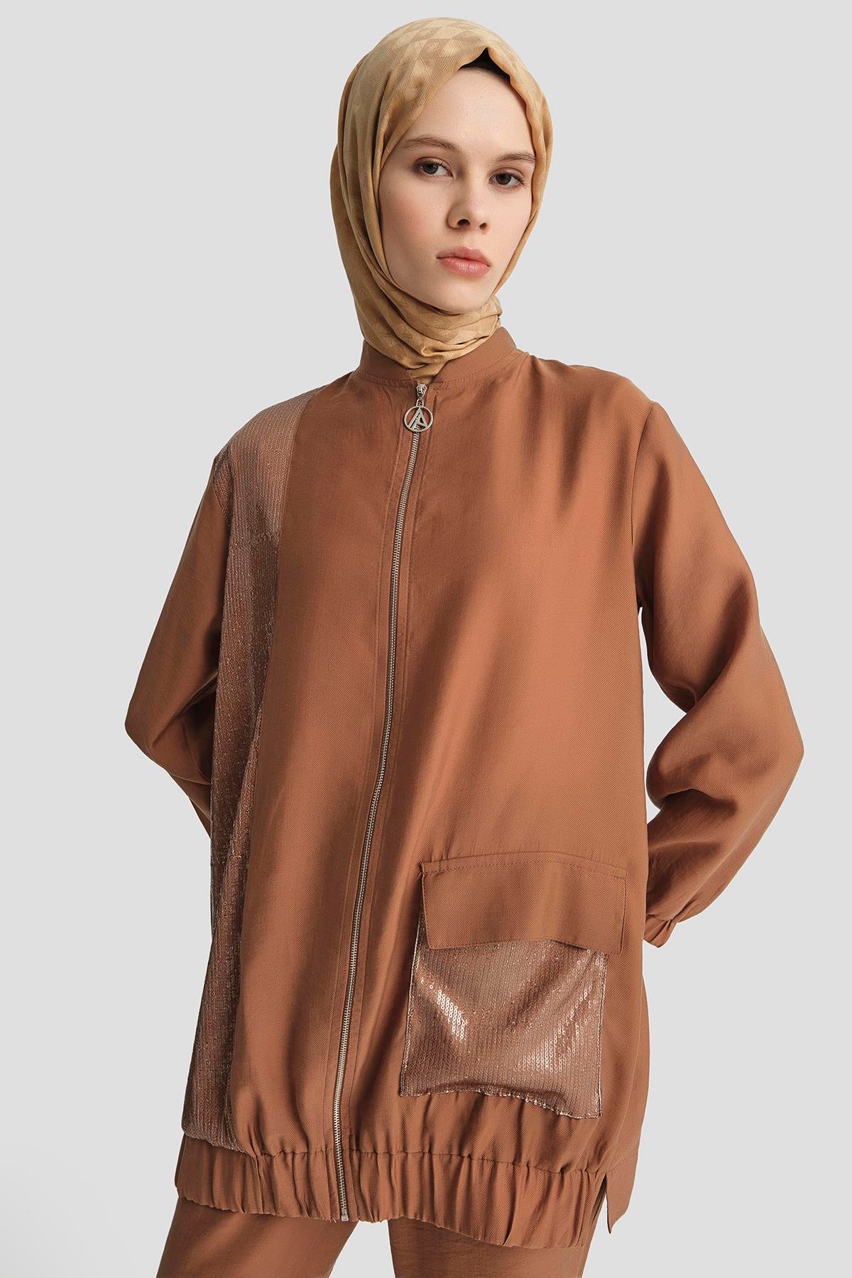 ARMİNE TREND Pul Desenli Fermuarlı Cepli Pantolonlu İkili Takım-Kahverengi 25YT670