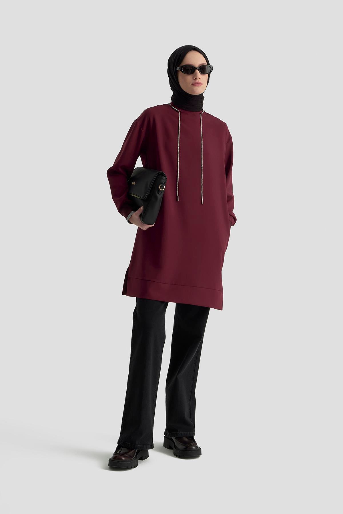 ARMİNE TREND Yakası Taş Bağcık Detaylı Kolları Ribanalı Fermuarlı Tunik Bordo 25KT436