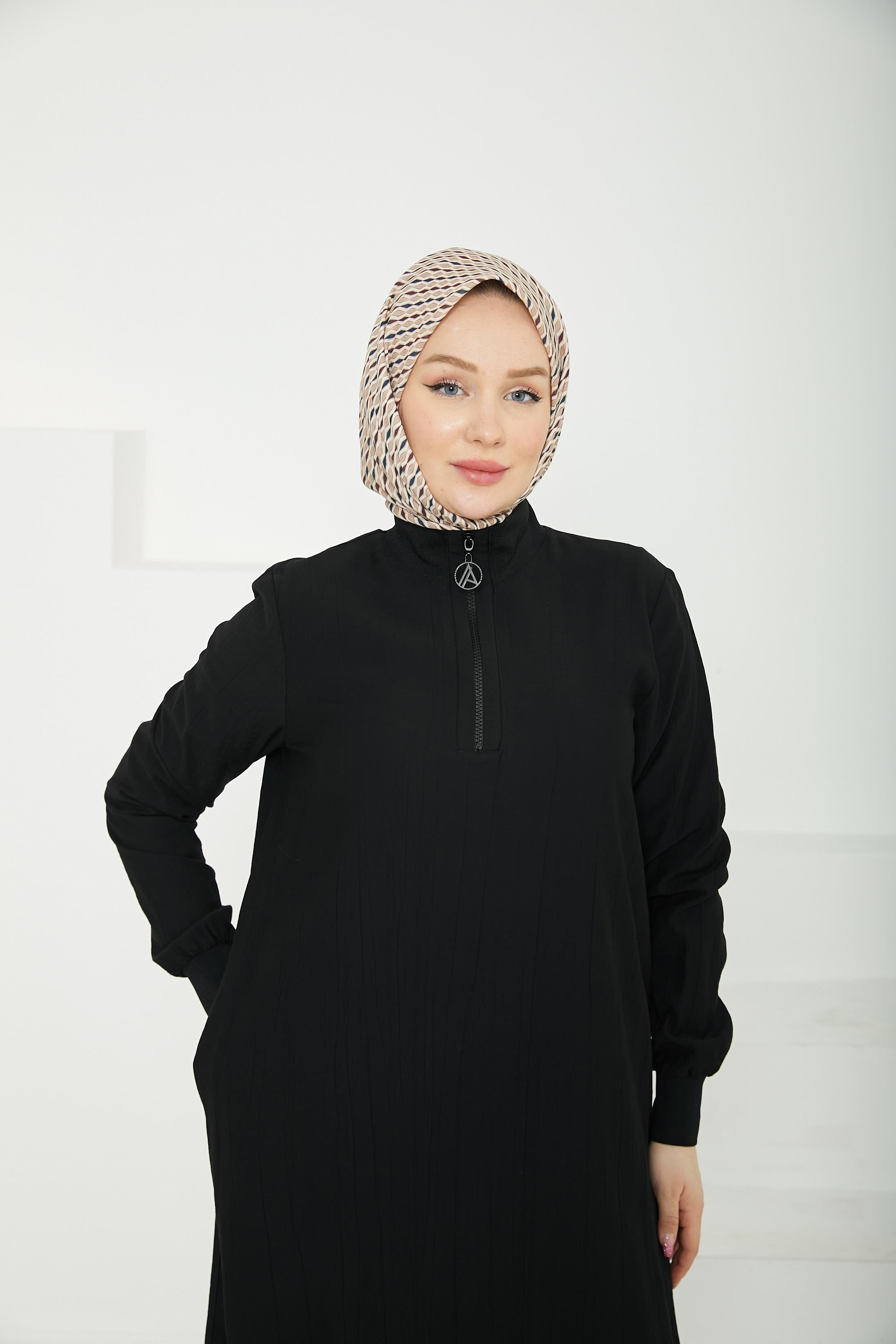 ARMİNE TREND Yarım Fermuarlı Kolları ve Yakası Ribanalı Tunik-Siyah-25YT433