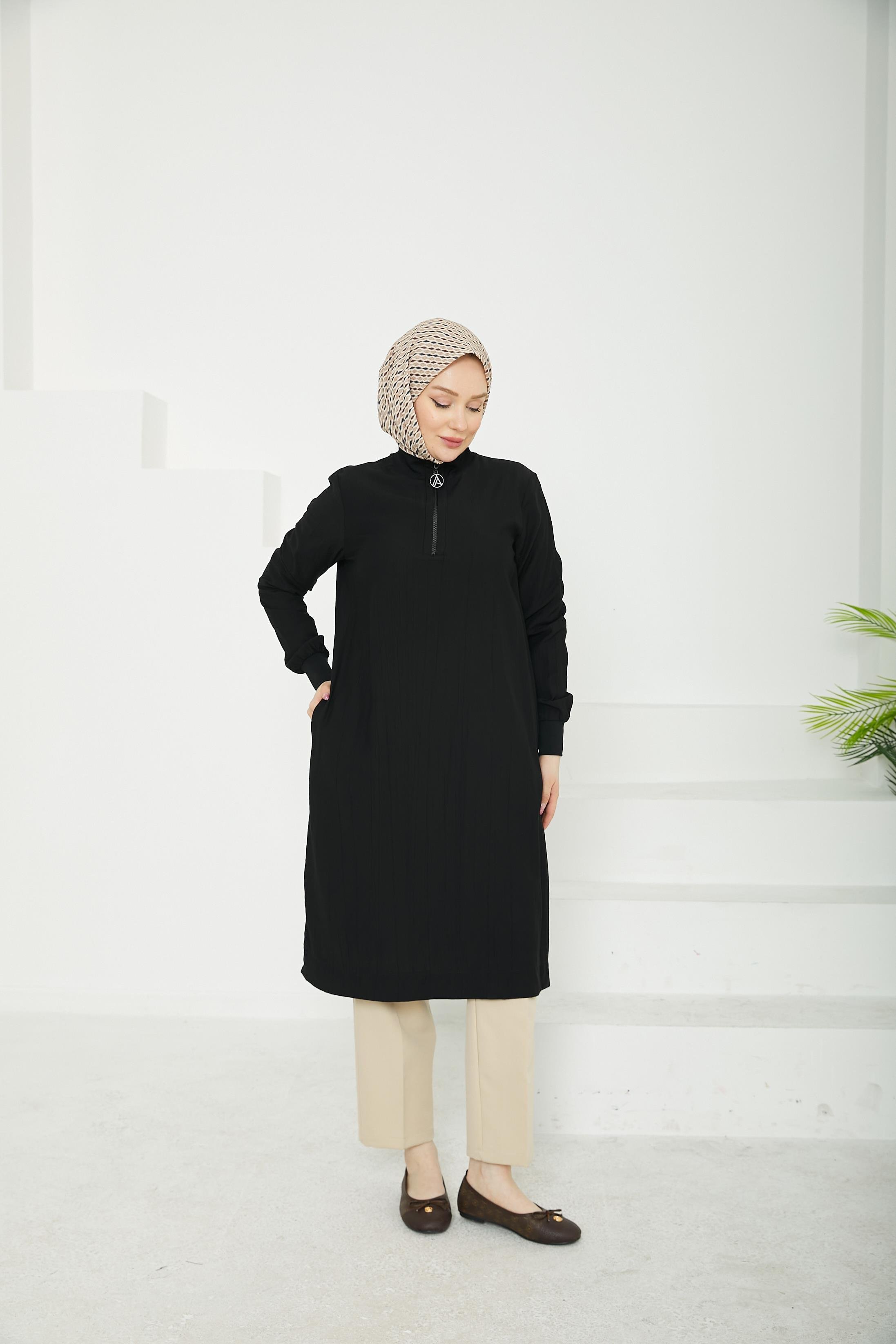 ARMİNE TREND Yarım Fermuarlı Kolları ve Yakası Ribanalı Tunik-Siyah-25YT433