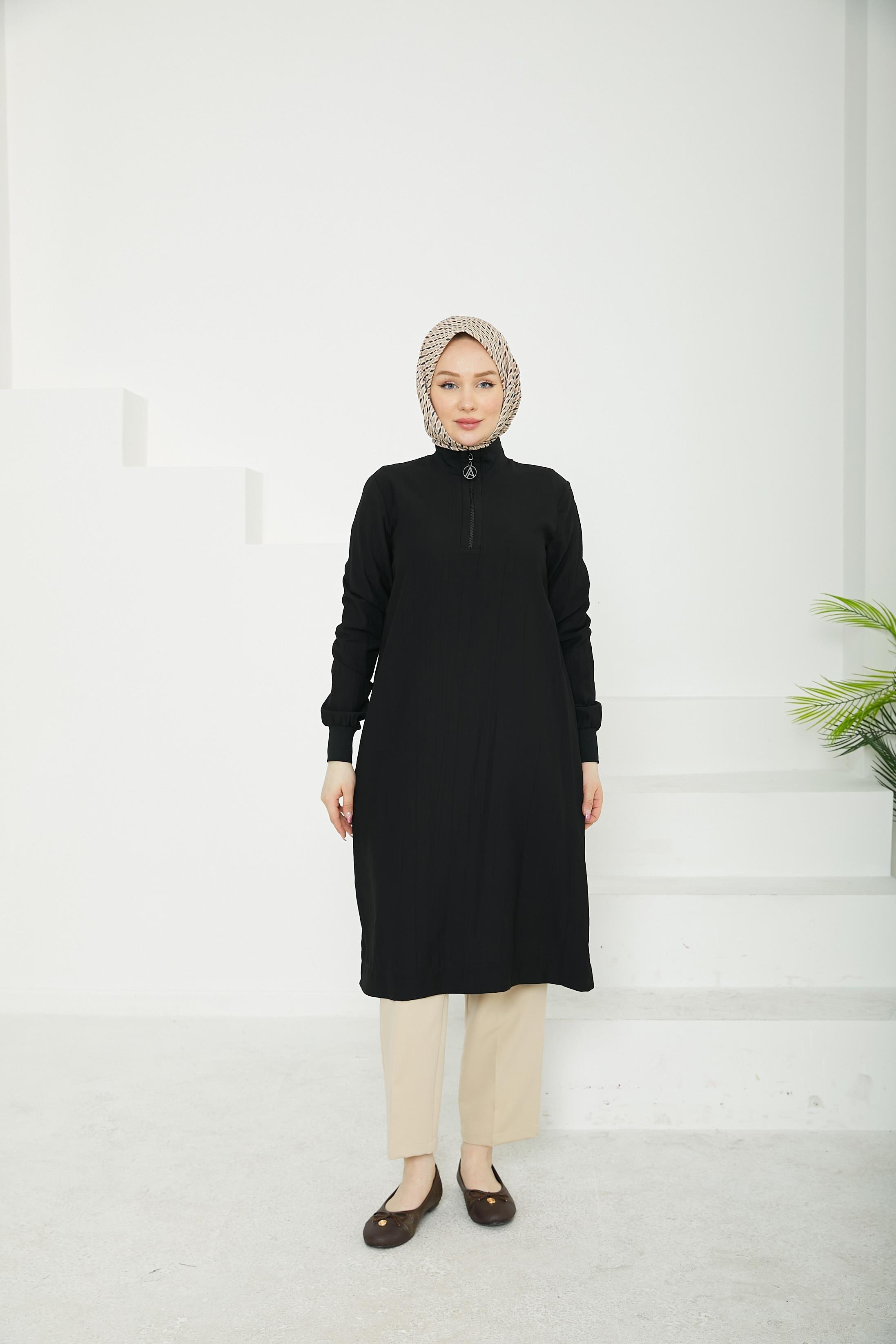 ARMİNE TREND Yarım Fermuarlı Kolları ve Yakası Ribanalı Tunik-Siyah-25YT433