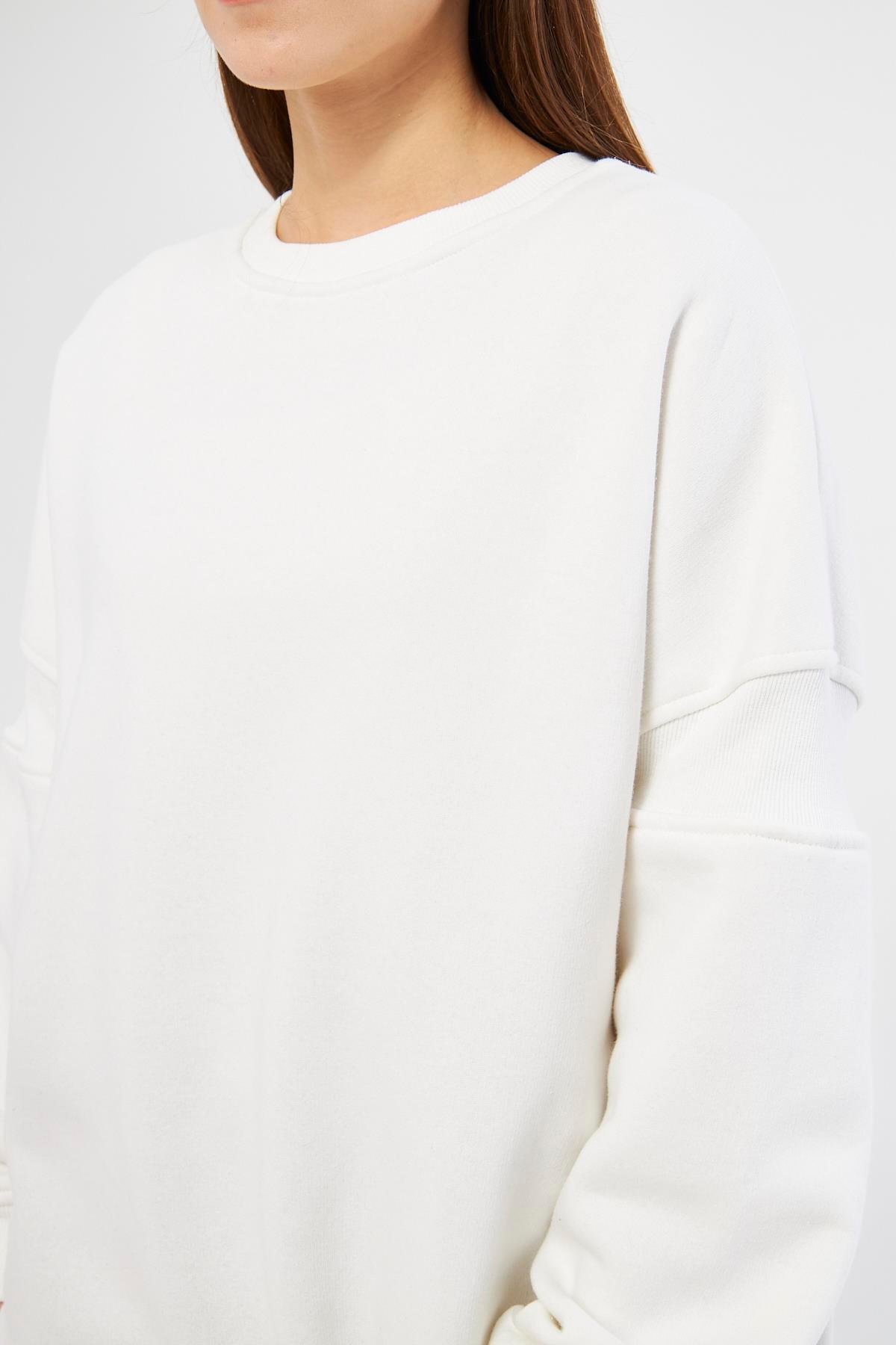 Beyaz Kadın Oversize Sırt Fermuarlı Sweatshirt - Fame