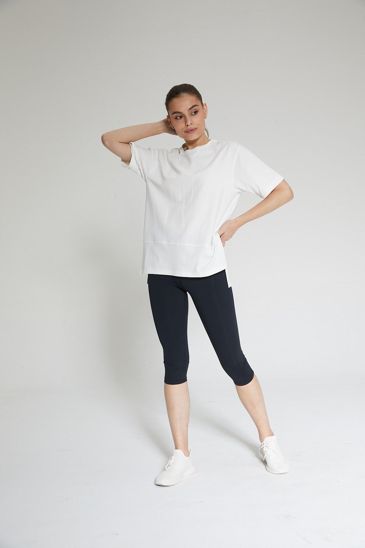 Beyaz Kadın Pamuklu Yırtmaçlı Oversize  T-shirt - Nors