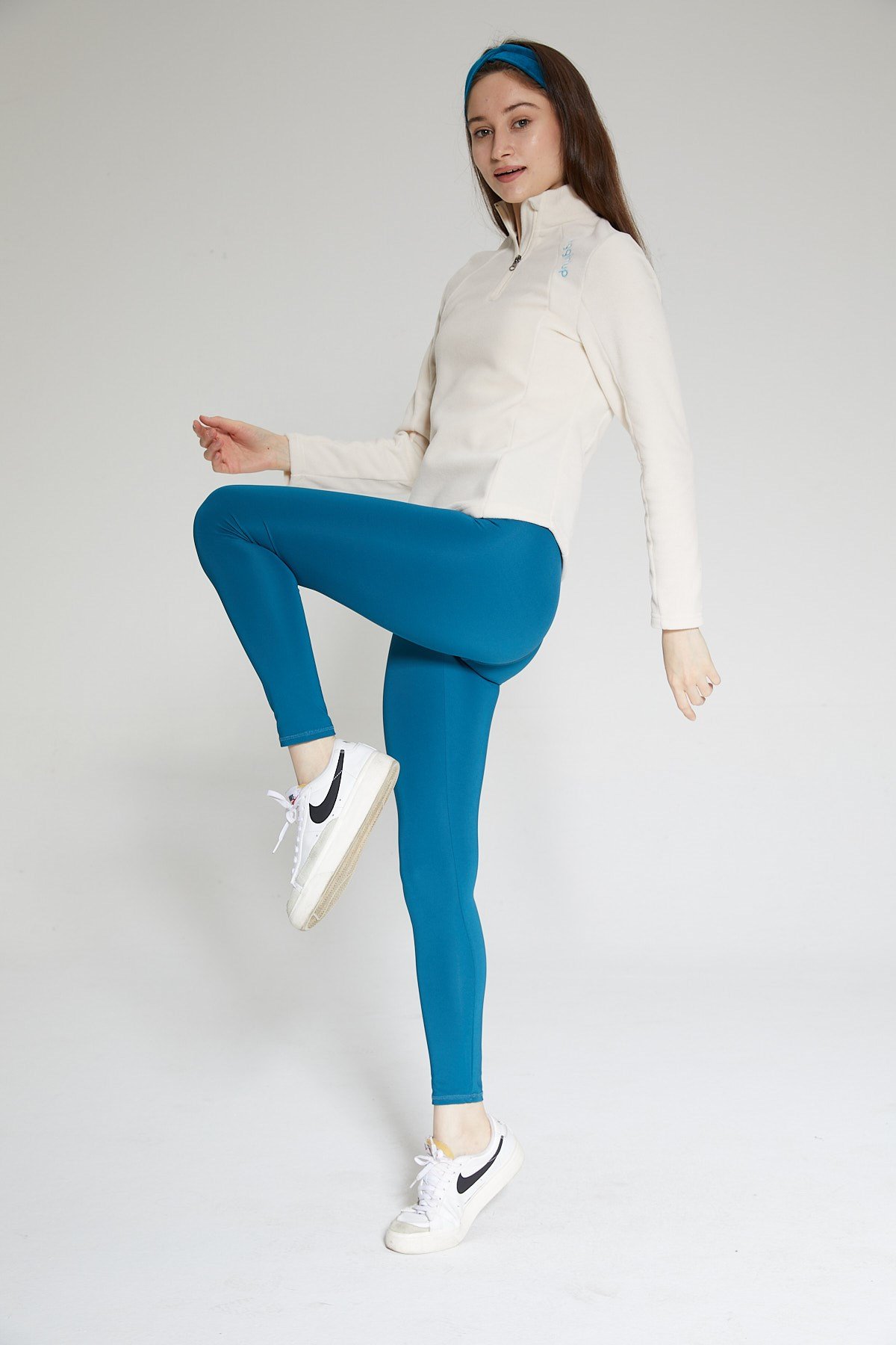 Beyaz Kadın Polar Sweatshirt Fermuarlı Dik Yaka- Vema