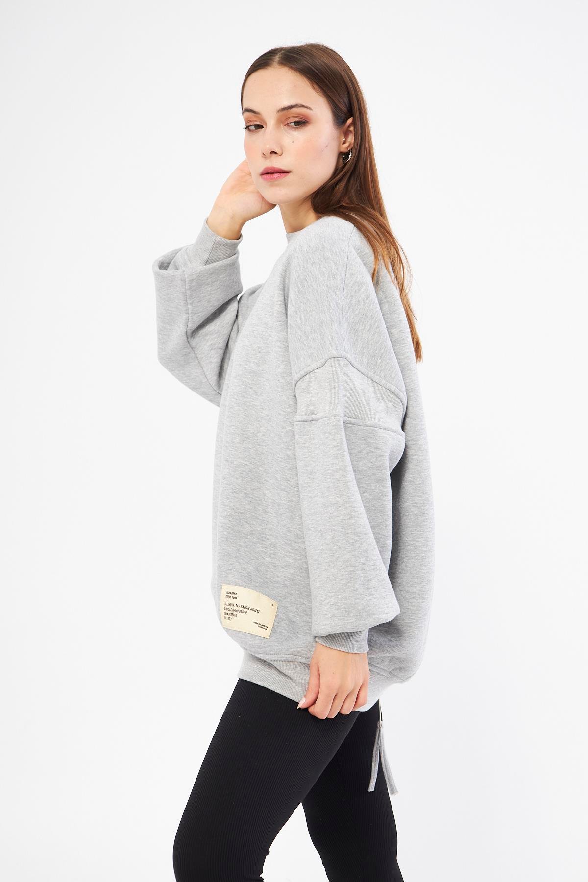 Gri Kadın Oversize Sırt Fermuarlı Sweatshirt - Fame