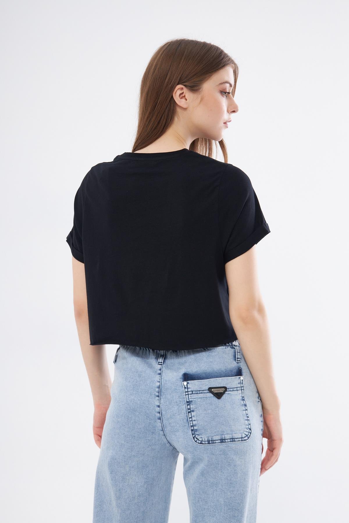 Kadın Siyah Crop T-shirt - Lila