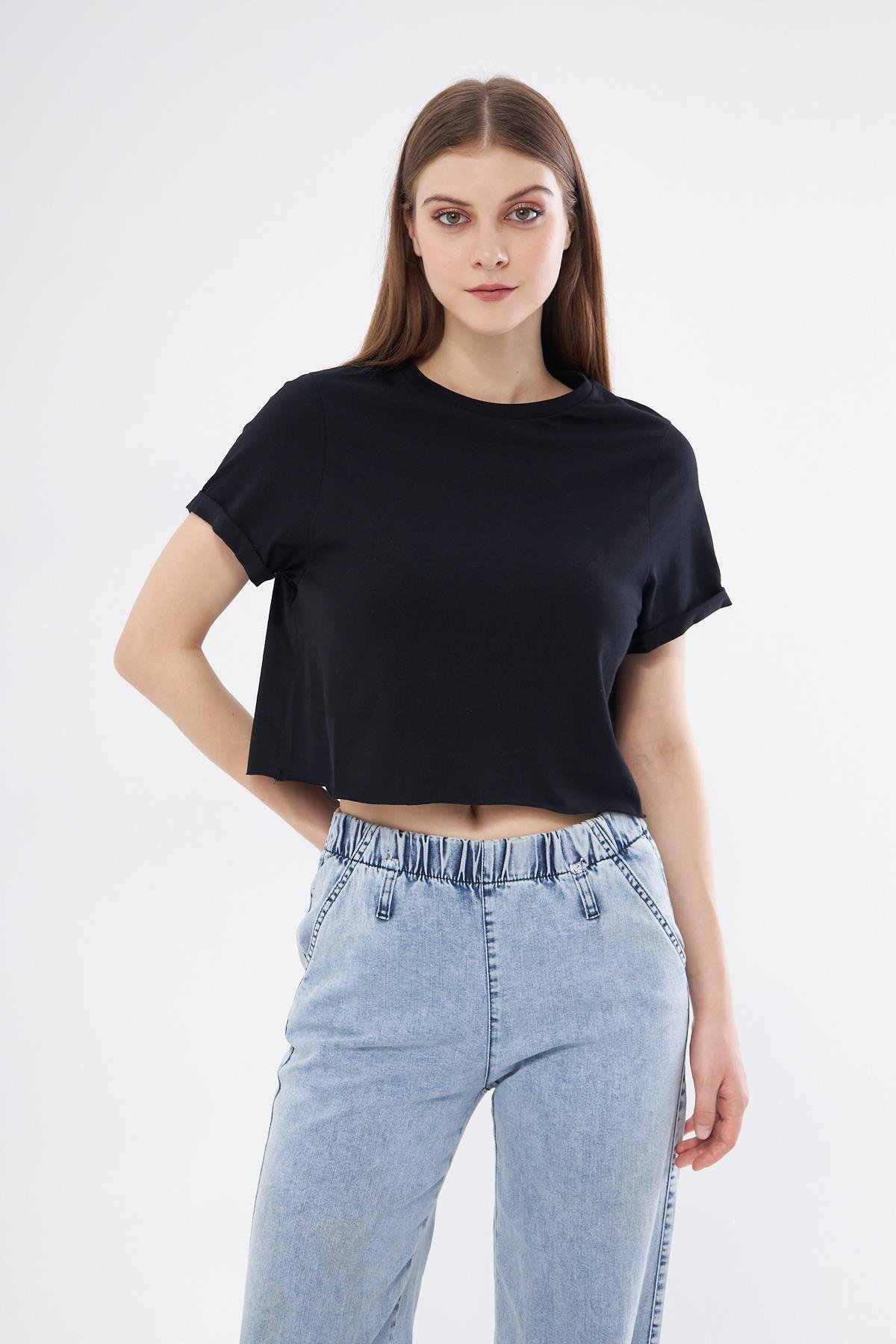 Kadın Siyah Crop T-shirt - Lila