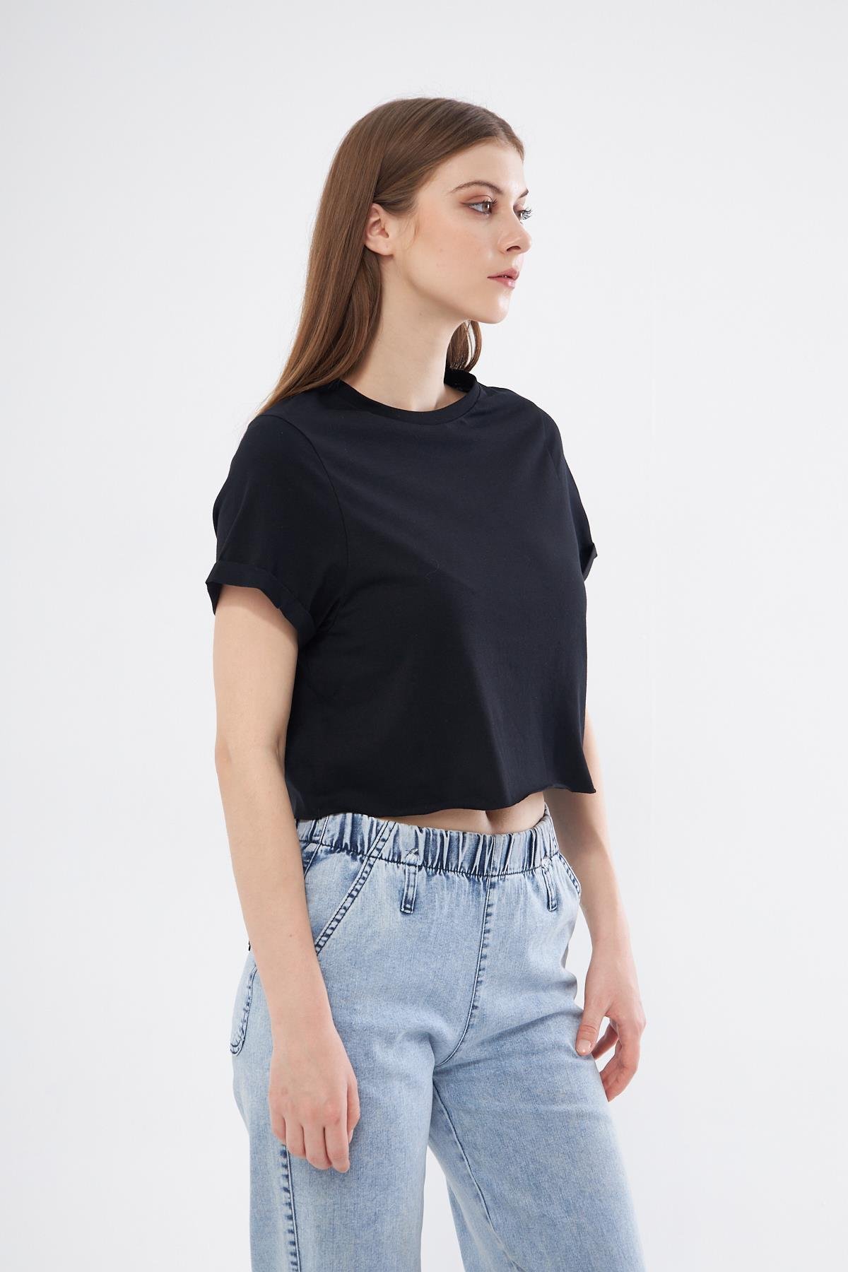 Kadın Siyah Crop T-shirt - Lila
