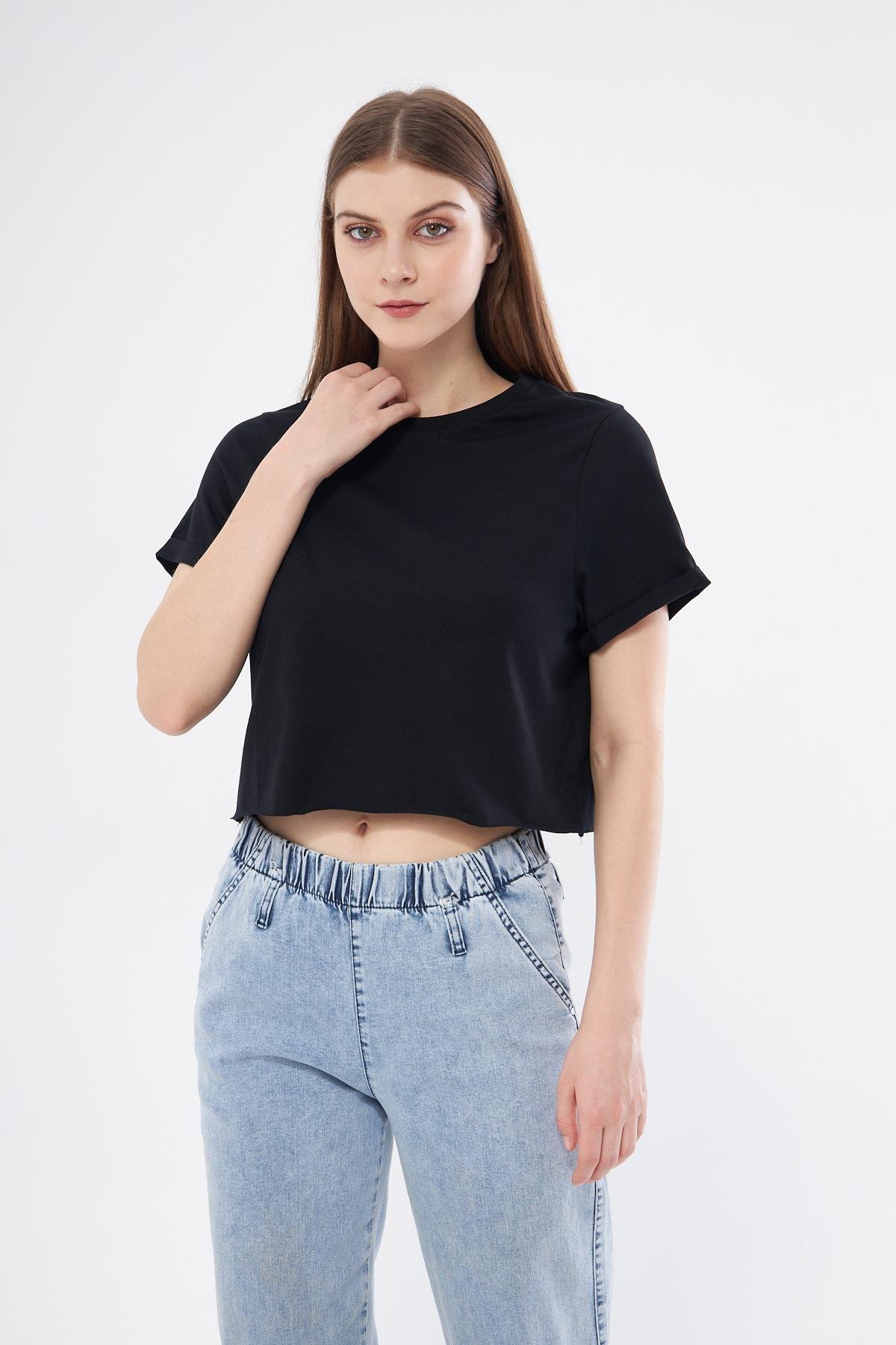Kadın Siyah Crop T-shirt - Lila