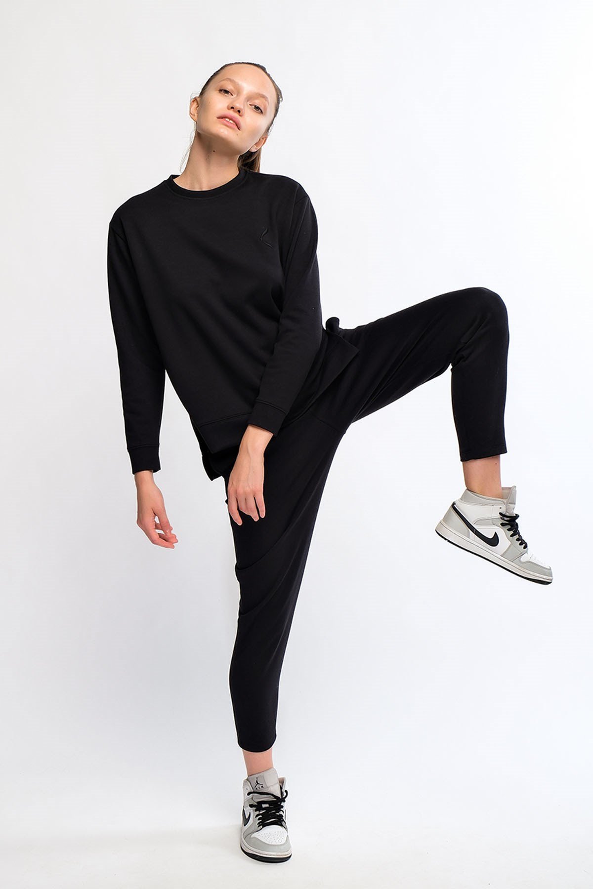 Siyah Kadın Yırtmaç Detaylı Sweatshirt - Frey