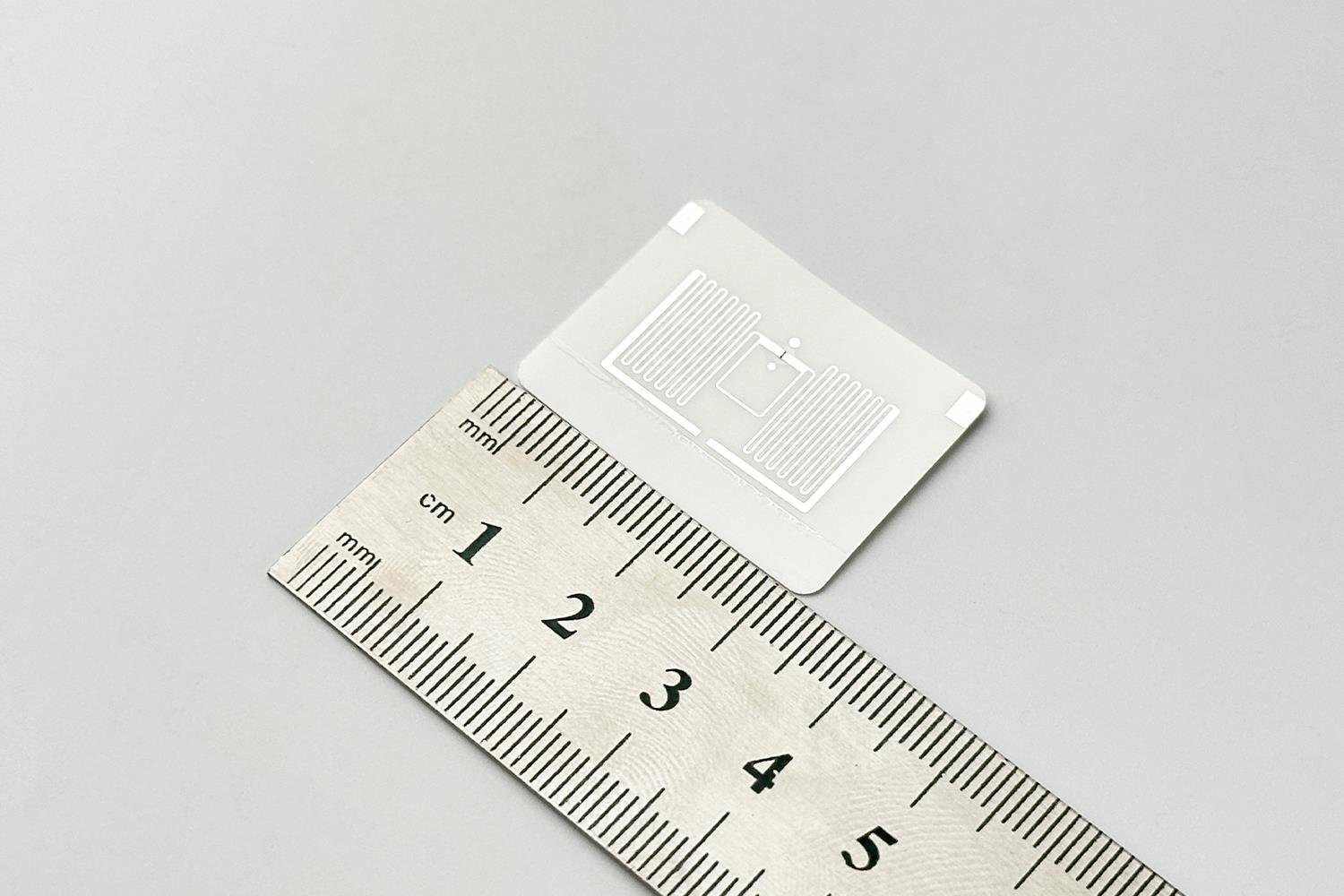 33x24 mm M4QT Çipli UHF RFID Label