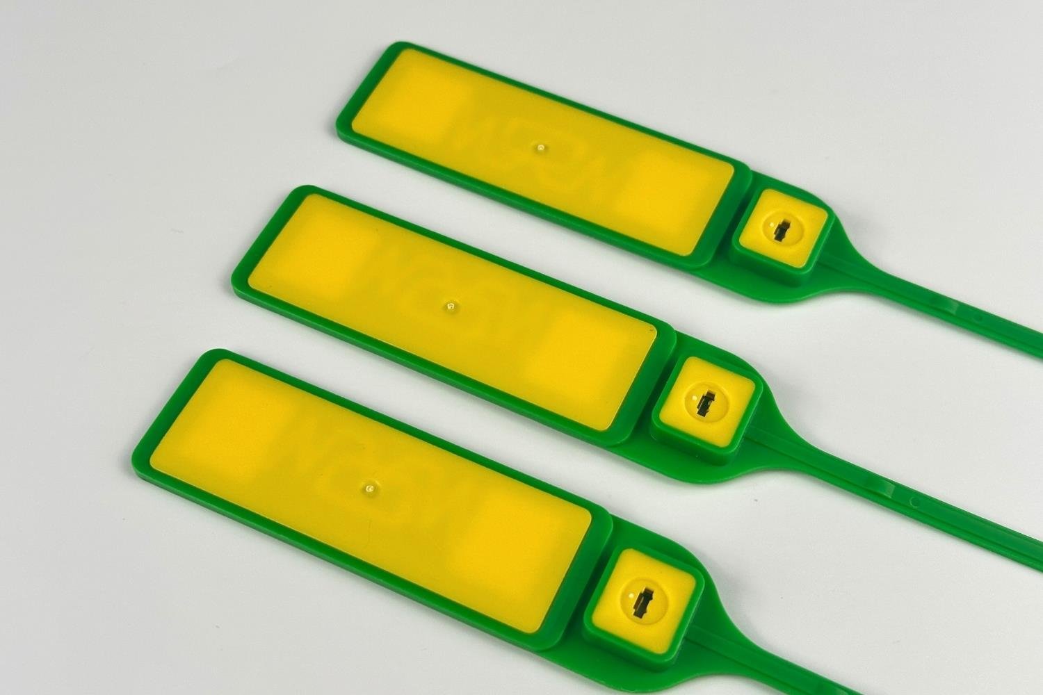 7018 UB RFID Güvenlik Mühürü – 105x30x3.3mm PP Etiket