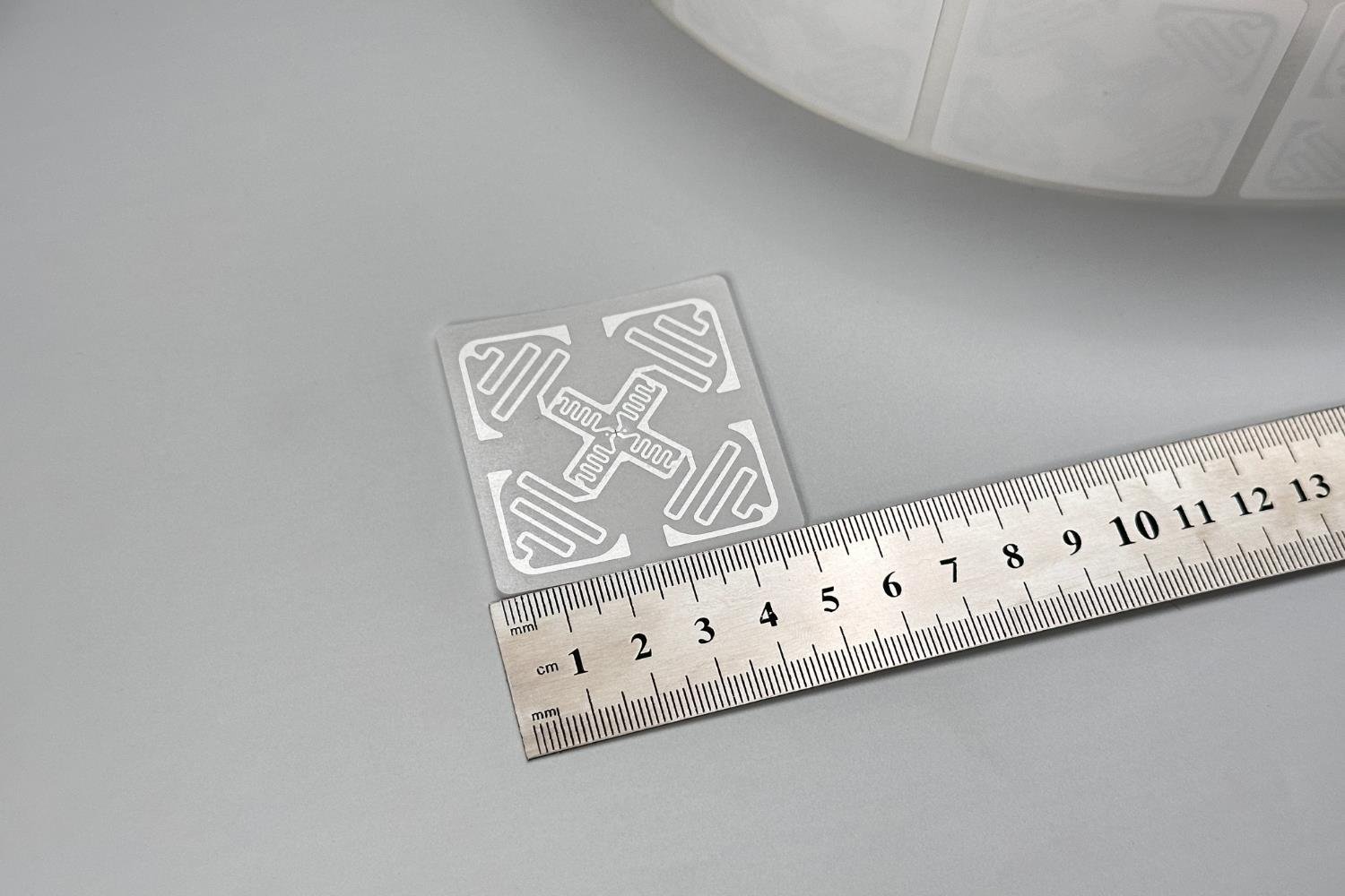 73GB Hafızalı UHF RFID Etiketi H47
