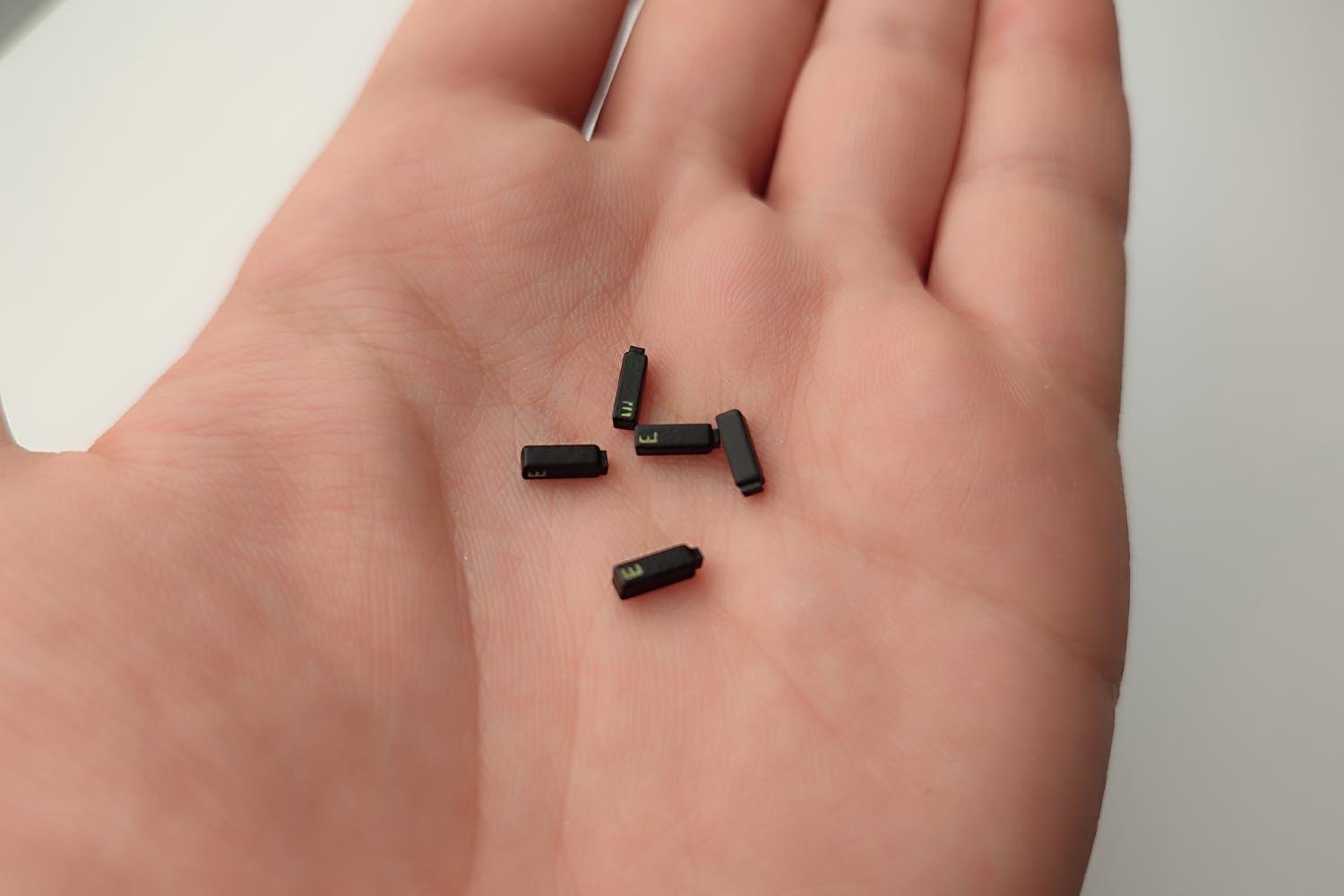 Anti Metal Seramik Rfid Varlık Takip Etiketi 6x2x2mm