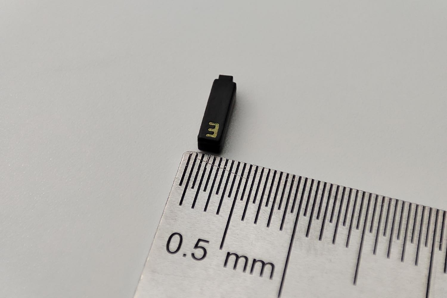 Anti Metal Seramik Rfid Varlık Takip Etiketi 6x2x2mm