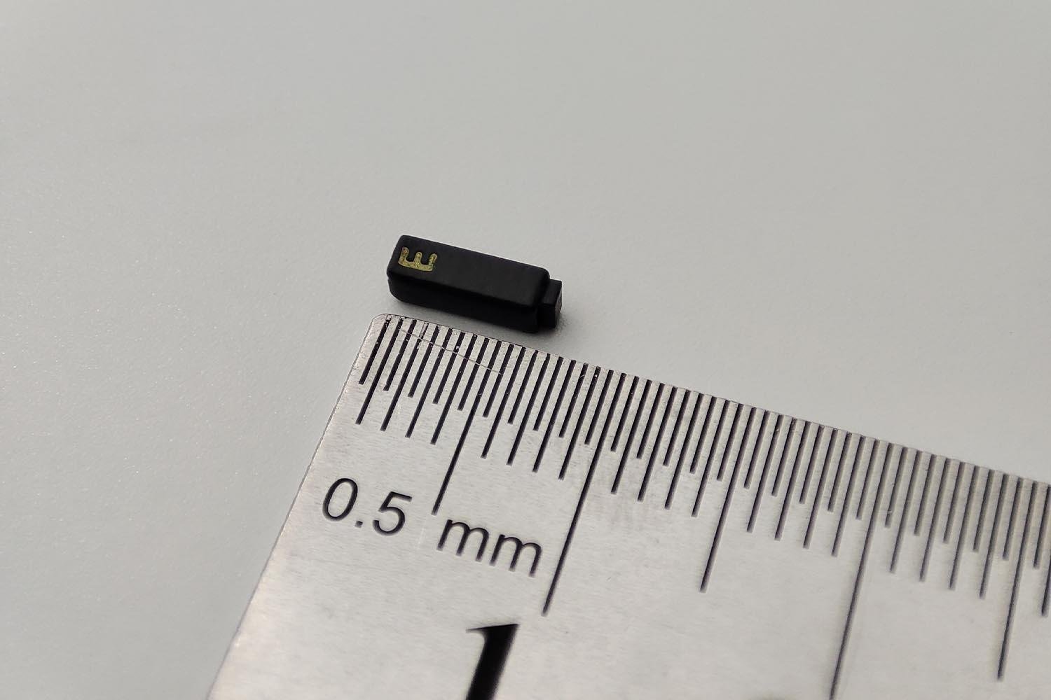 Anti Metal Seramik Rfid Varlık Takip Etiketi 6x2x2mm