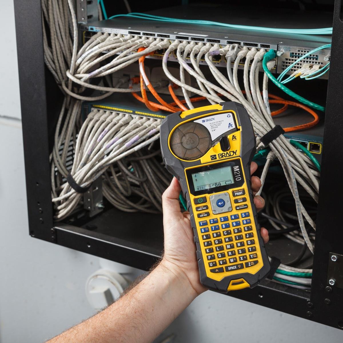 Brady M210 (Y4942853) Taşınabilir Etiket Yazıcısı