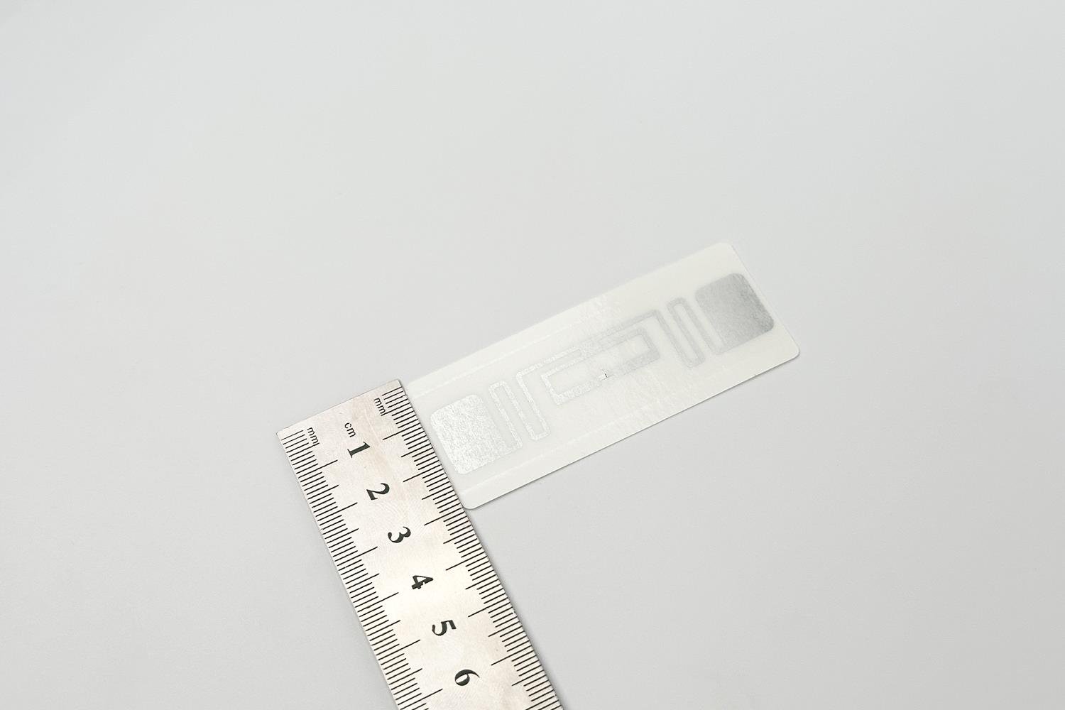 علامة لاصقة متينة وقوية UHF RFID مقاس 73 × 30 مم