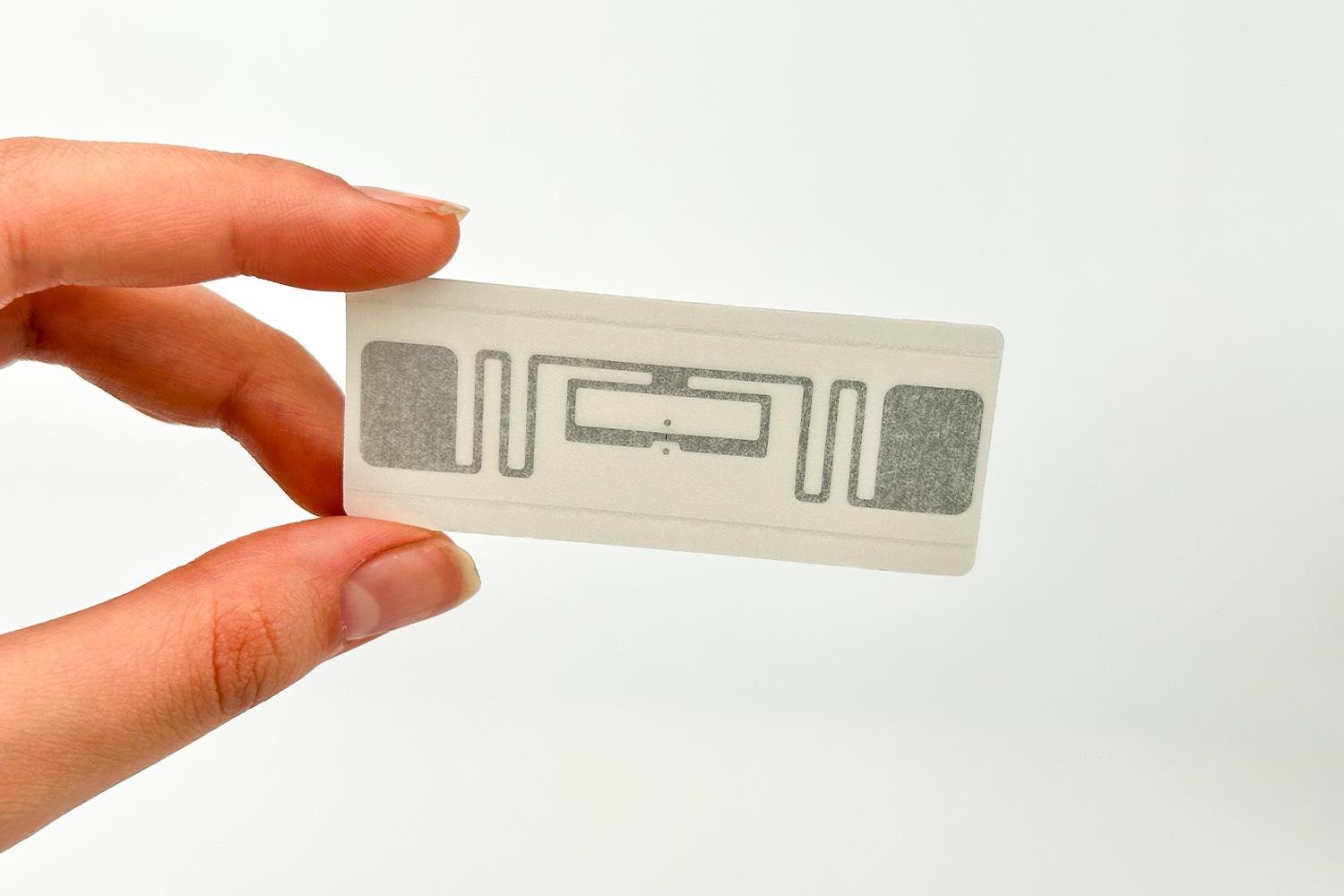 علامة لاصقة متينة وقوية UHF RFID مقاس 73 × 30 مم