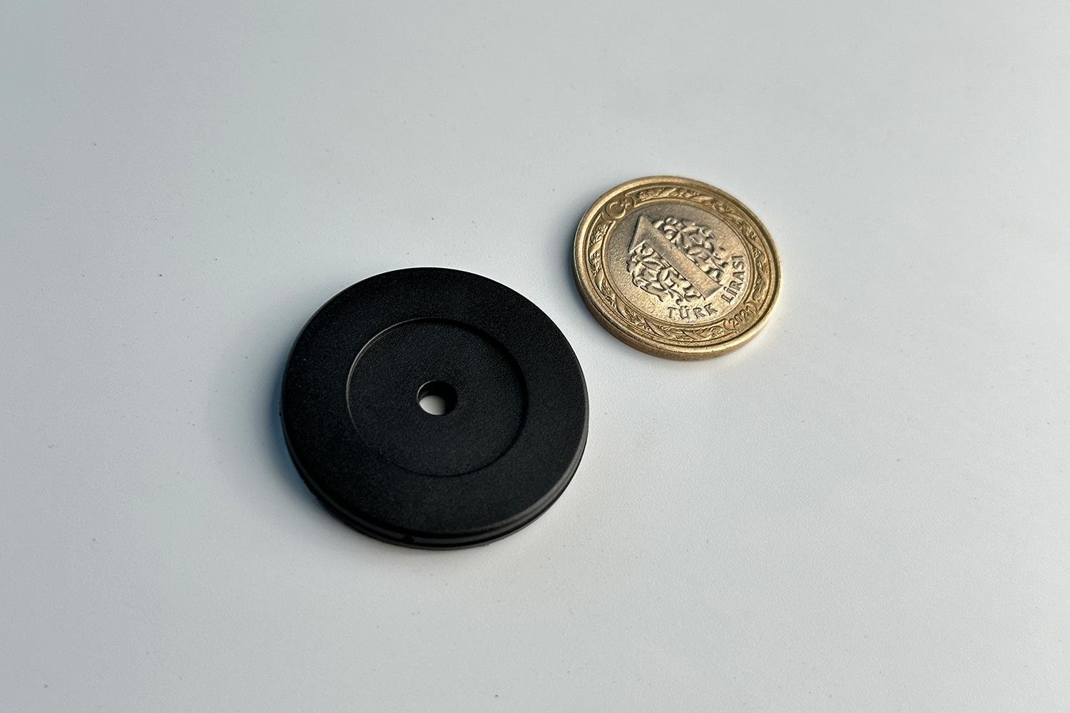 Delikli LF Sert ABS Token 3M Yapışkanlı 35mm Dia