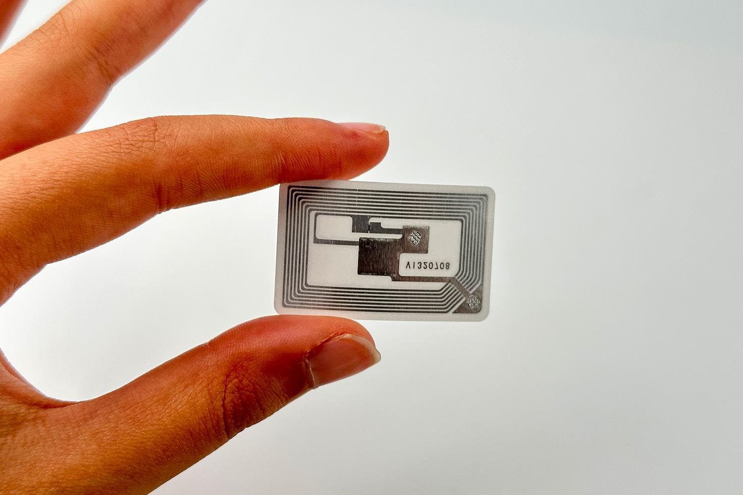 ICODE SLIX2 Çipiyle 40x25 mm Boyutunda HF Etiket 